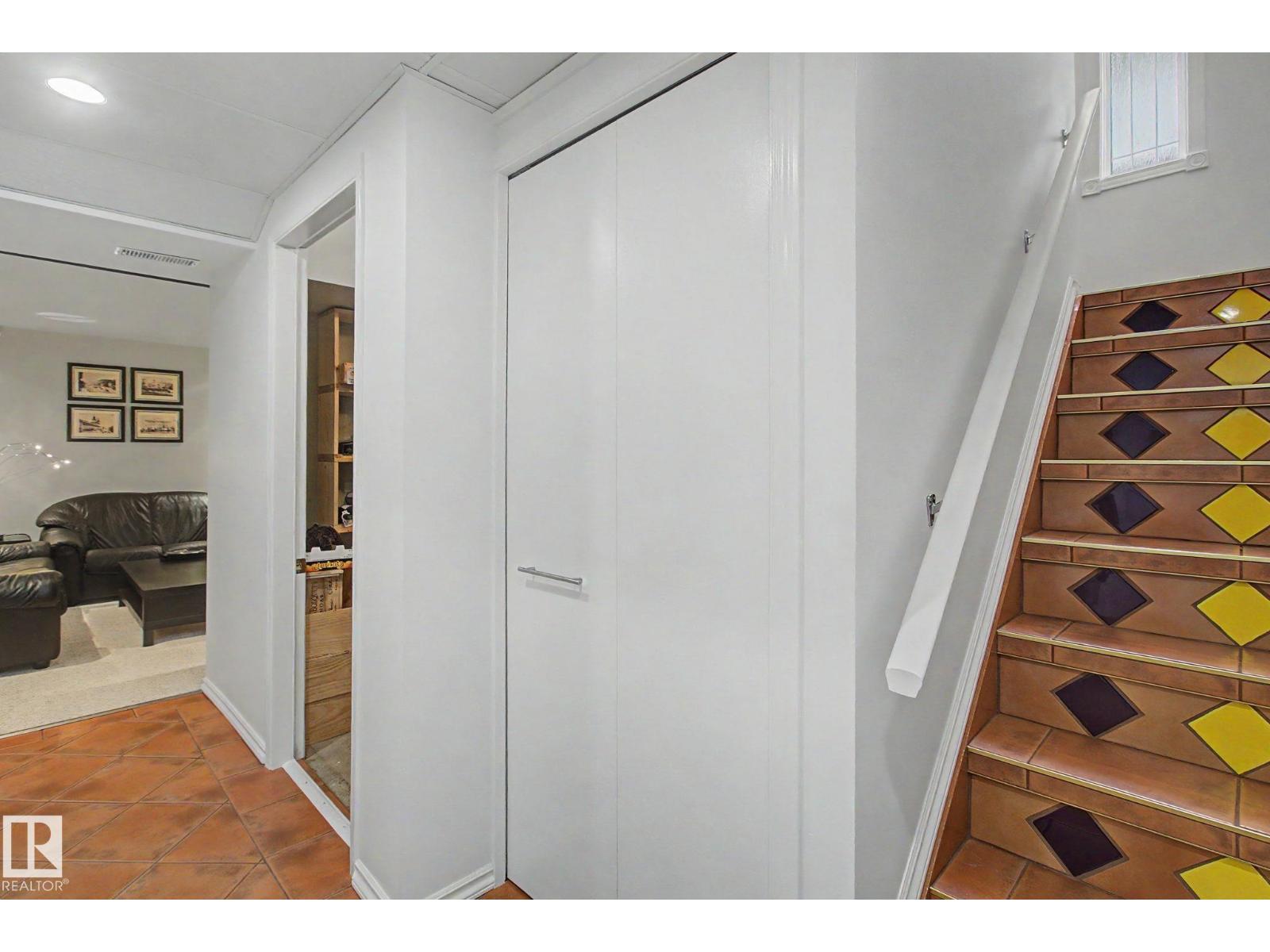3748 117 ST NW - 27