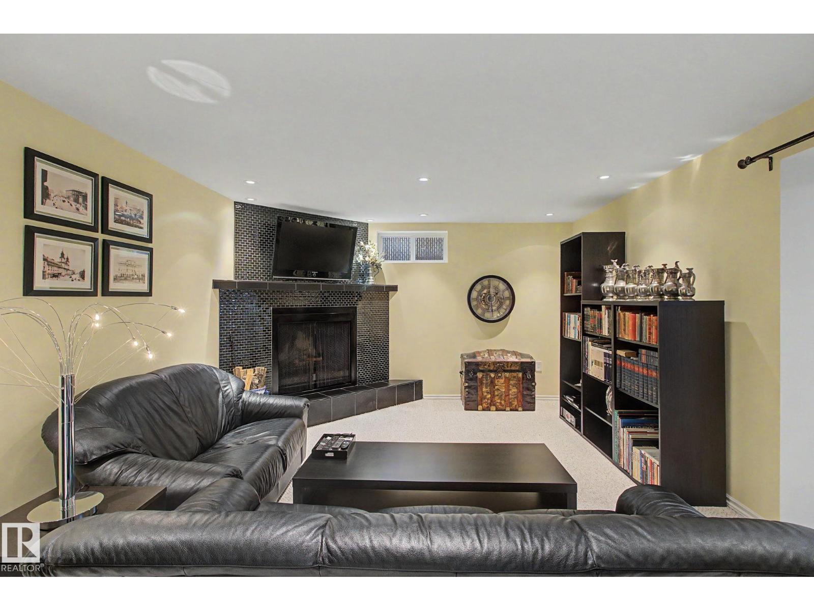 3748 117 ST NW - 30