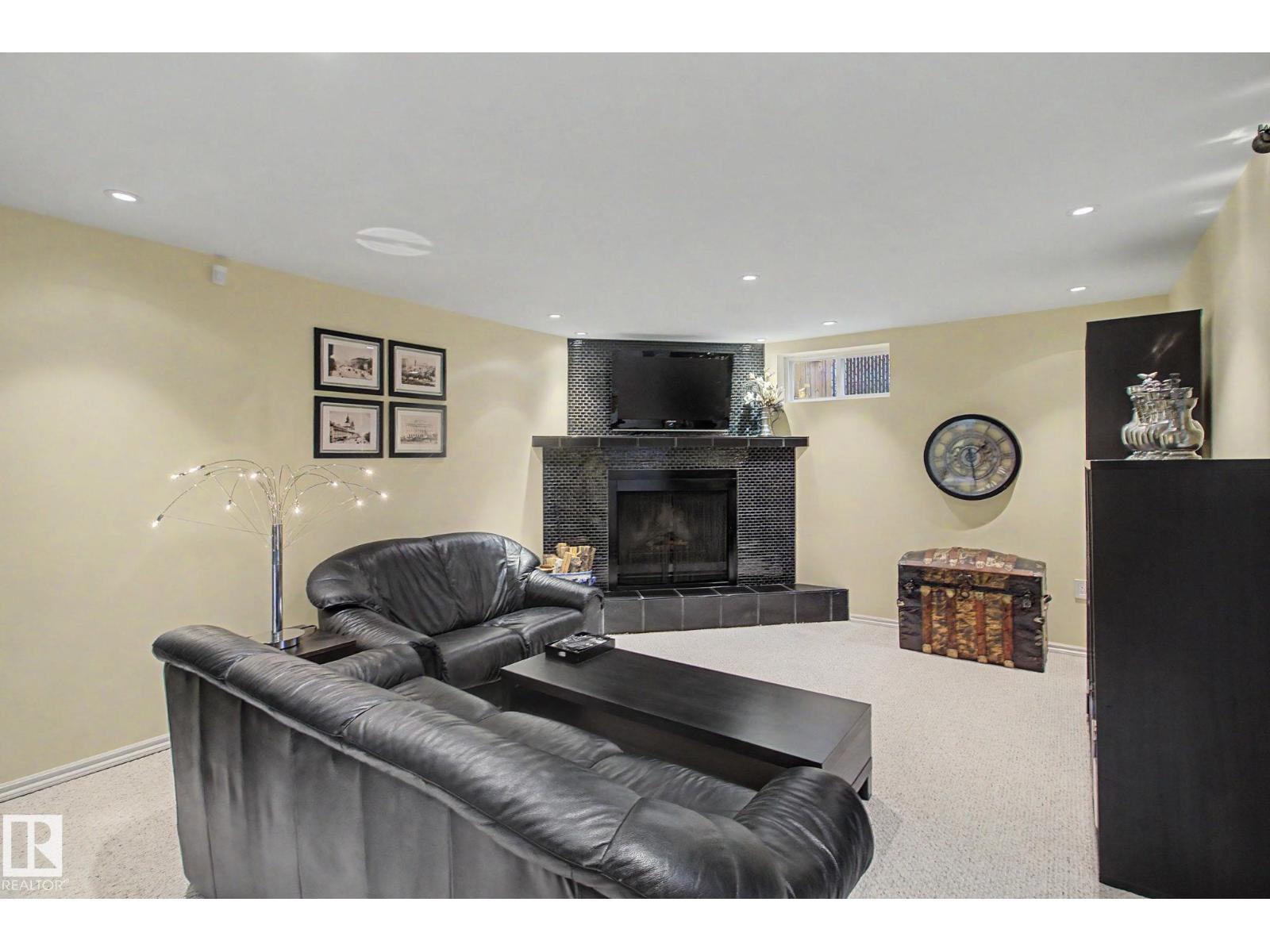 3748 117 ST NW - 29