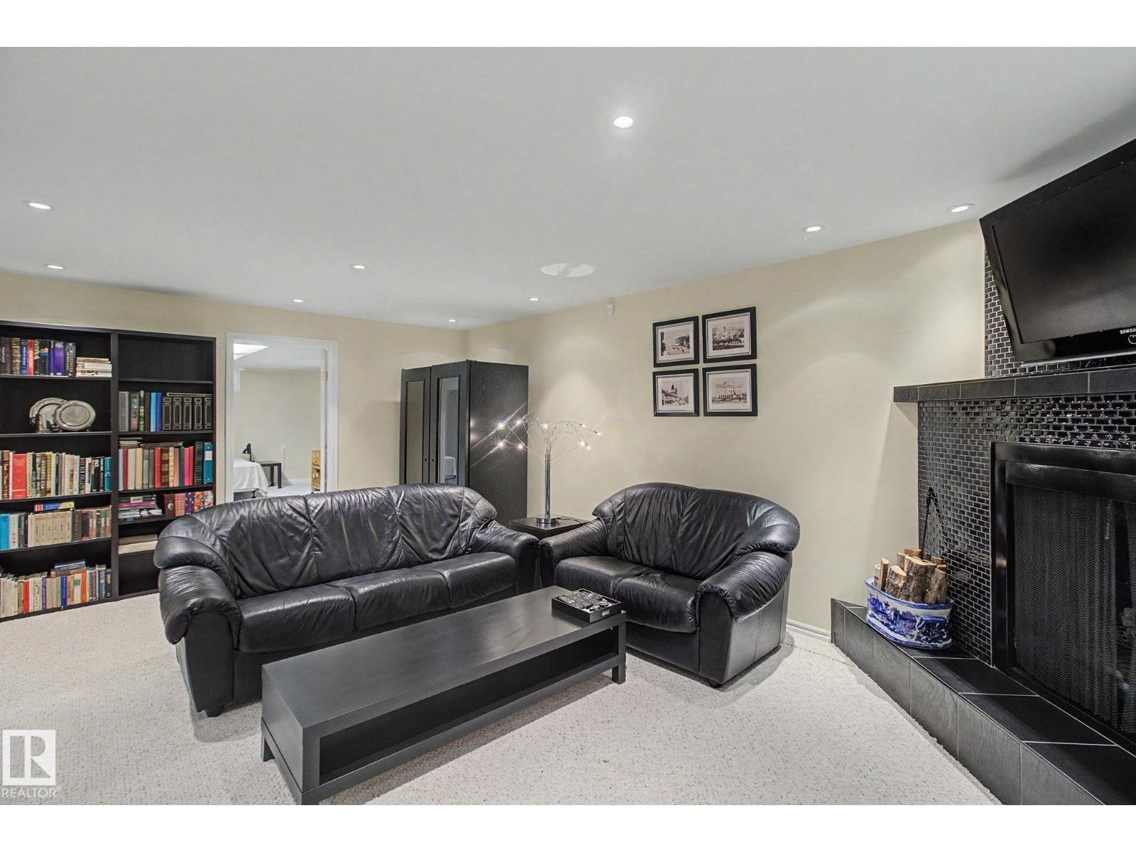 3748 117 ST NW - 31