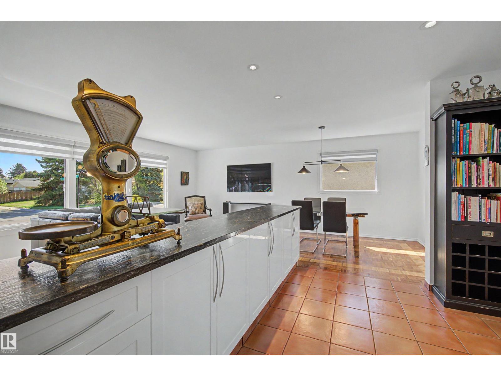 3748 117 ST NW - 17