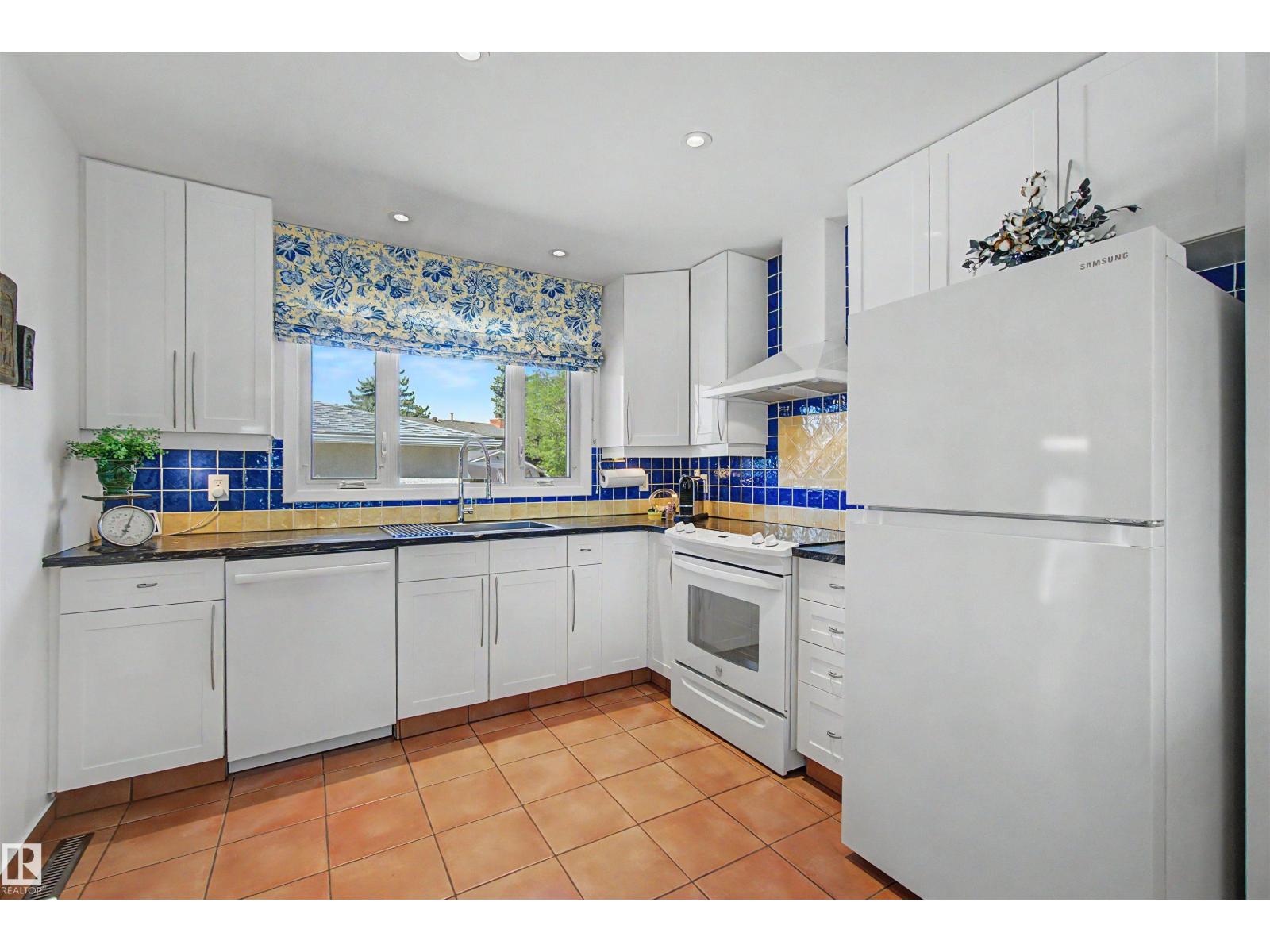 3748 117 ST NW - 22