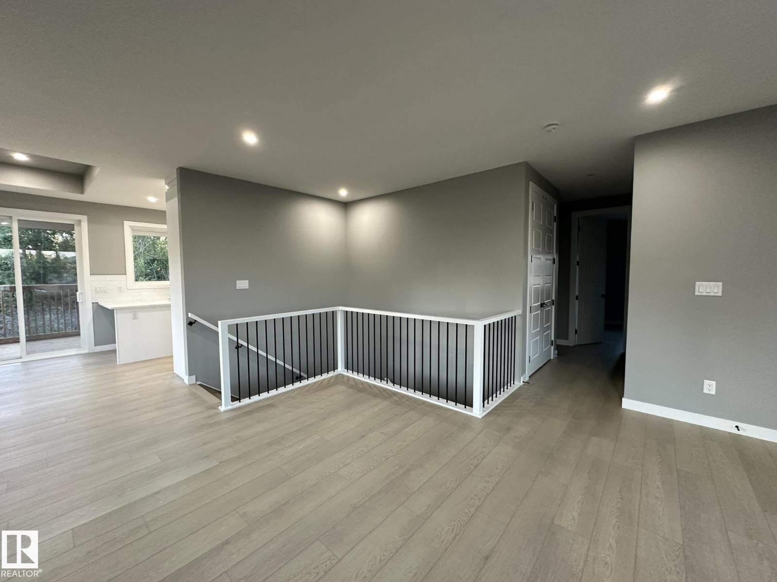5611 45 ST — photo 11