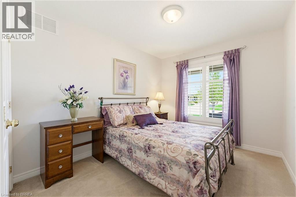 35 COBBLESTONE Drive - 25