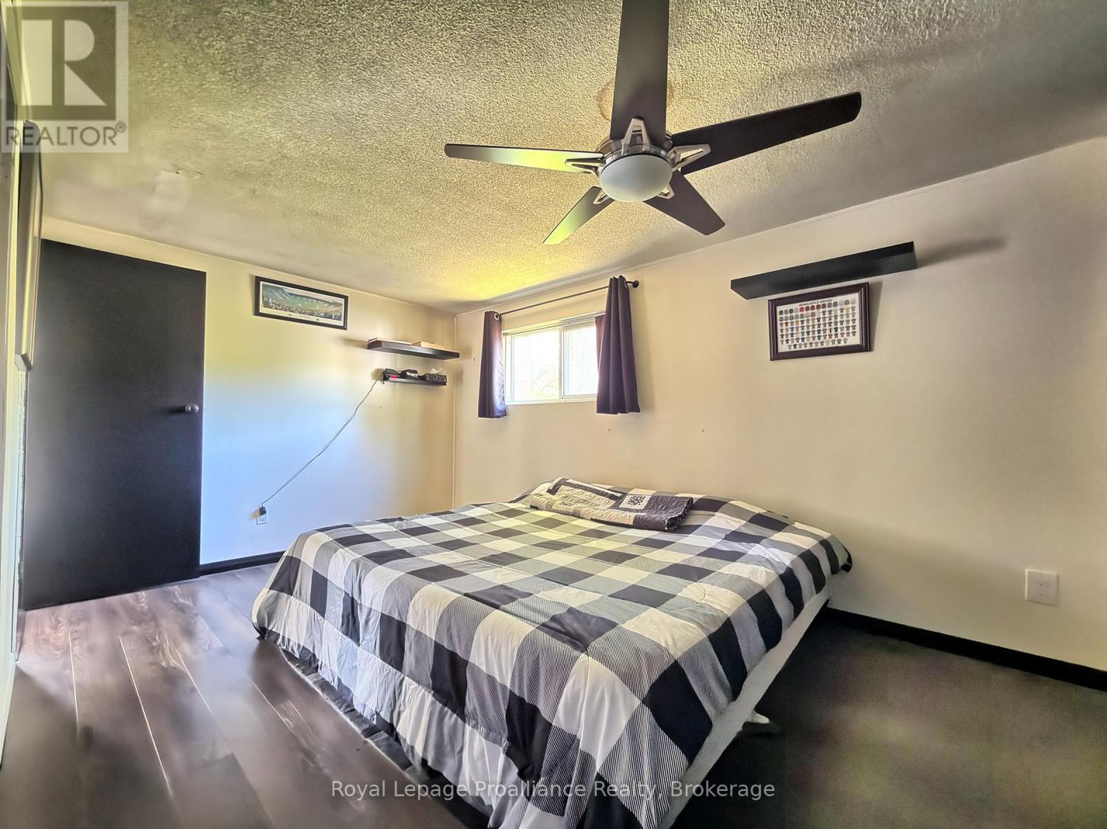 562 CORDOVA ROAD - 16