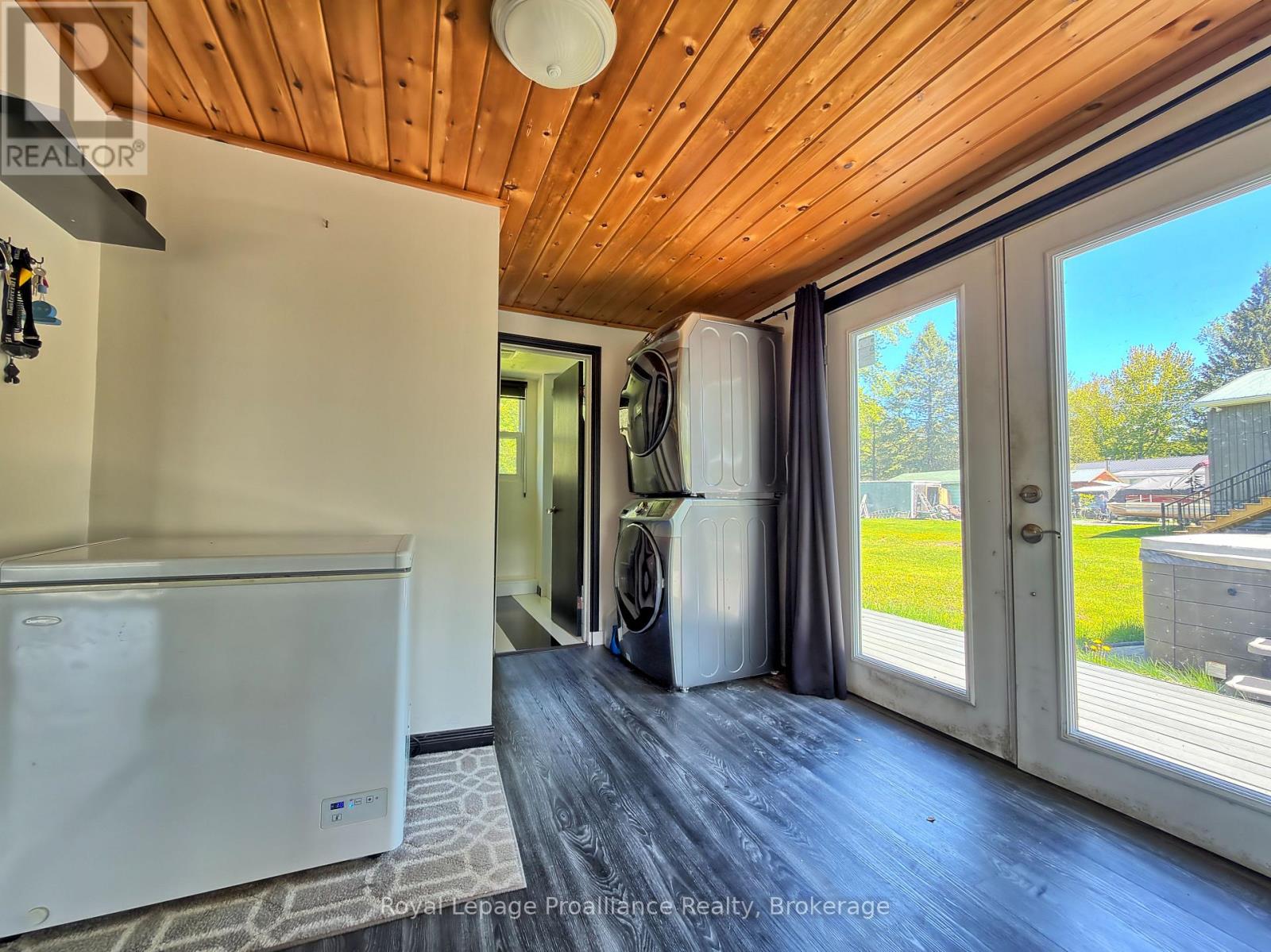 562 CORDOVA ROAD - 21