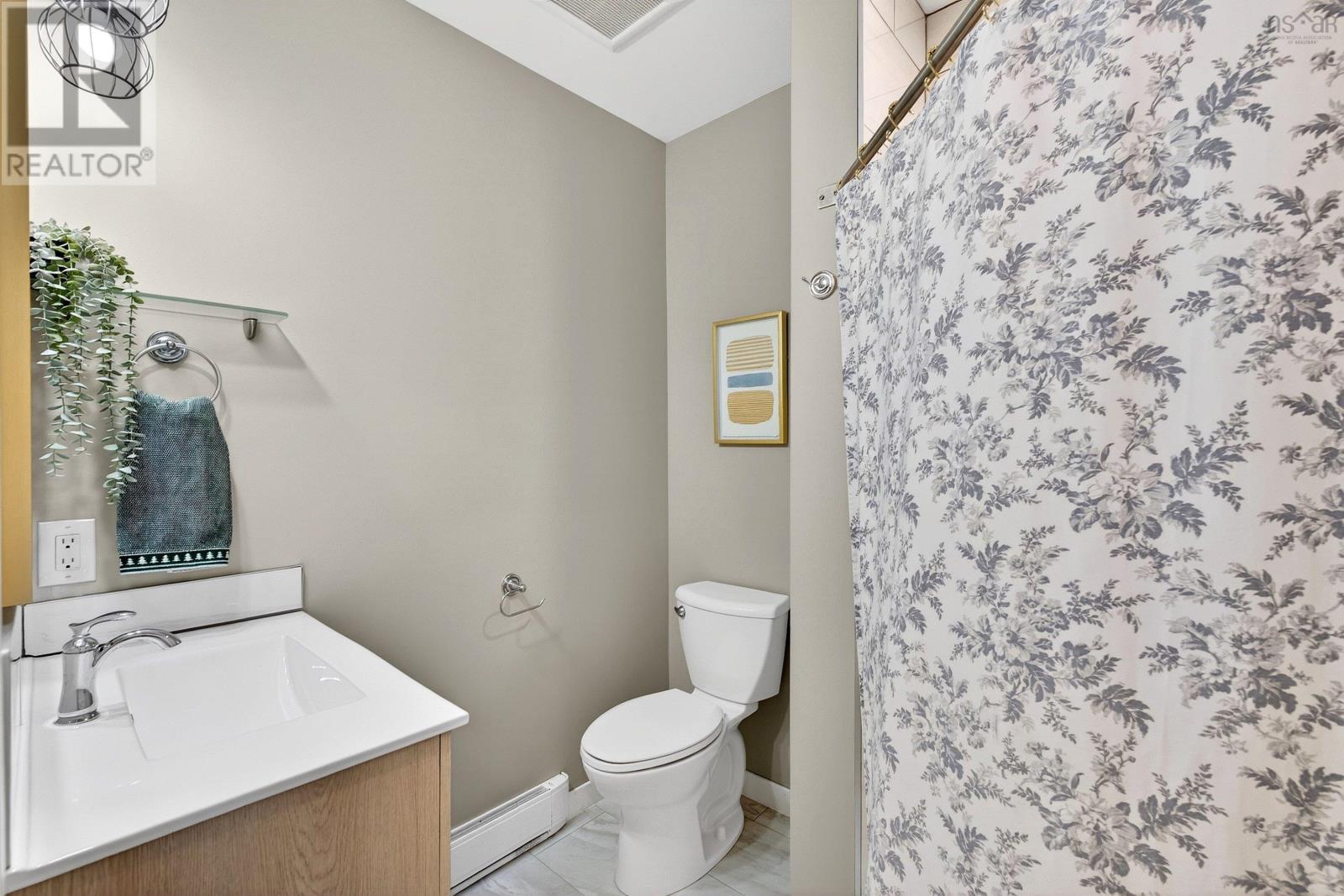 2989 Connaught Avenue - 13