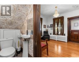 99 Dufferin Street, Bridgewater, NS B4V2G4 Photo 13