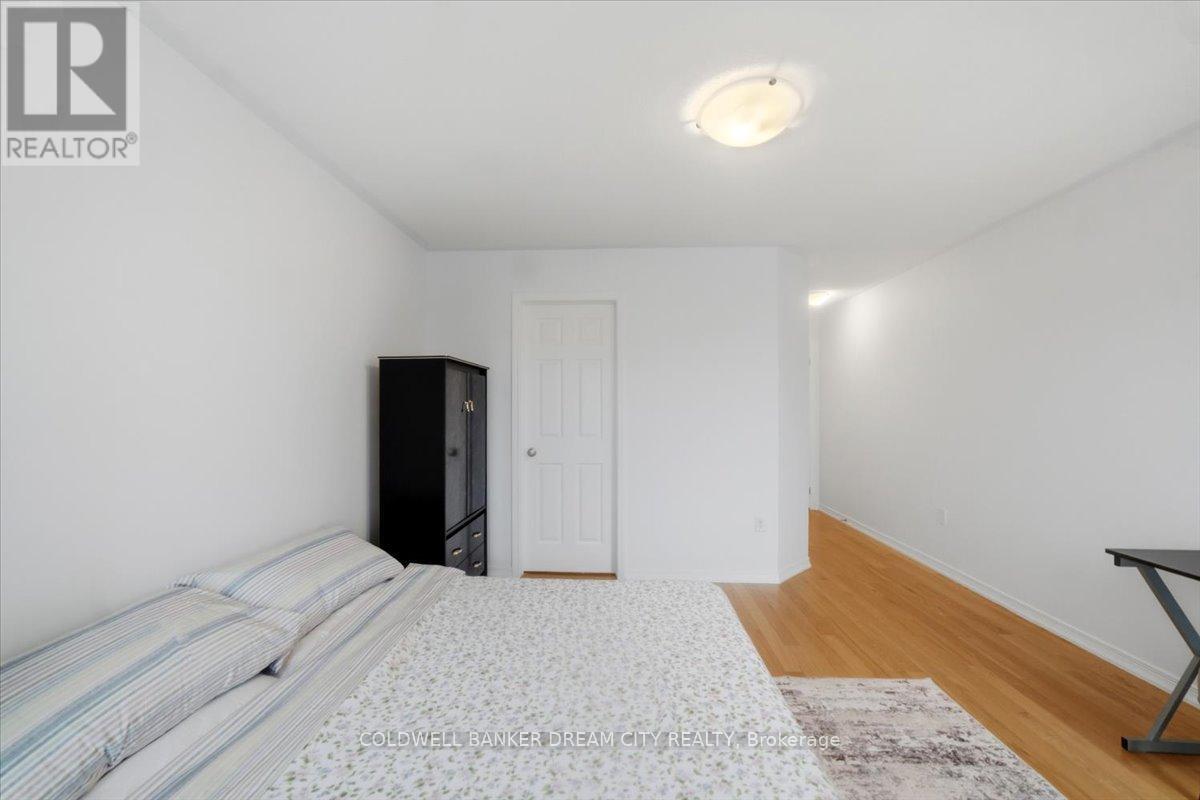 559 MIDLAND AVENUE - 18