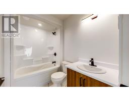 36 Mayfair Avenue thumbnail 16