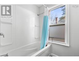 99 Dufferin Street, Bridgewater, NS B4V2G4 Photo 26