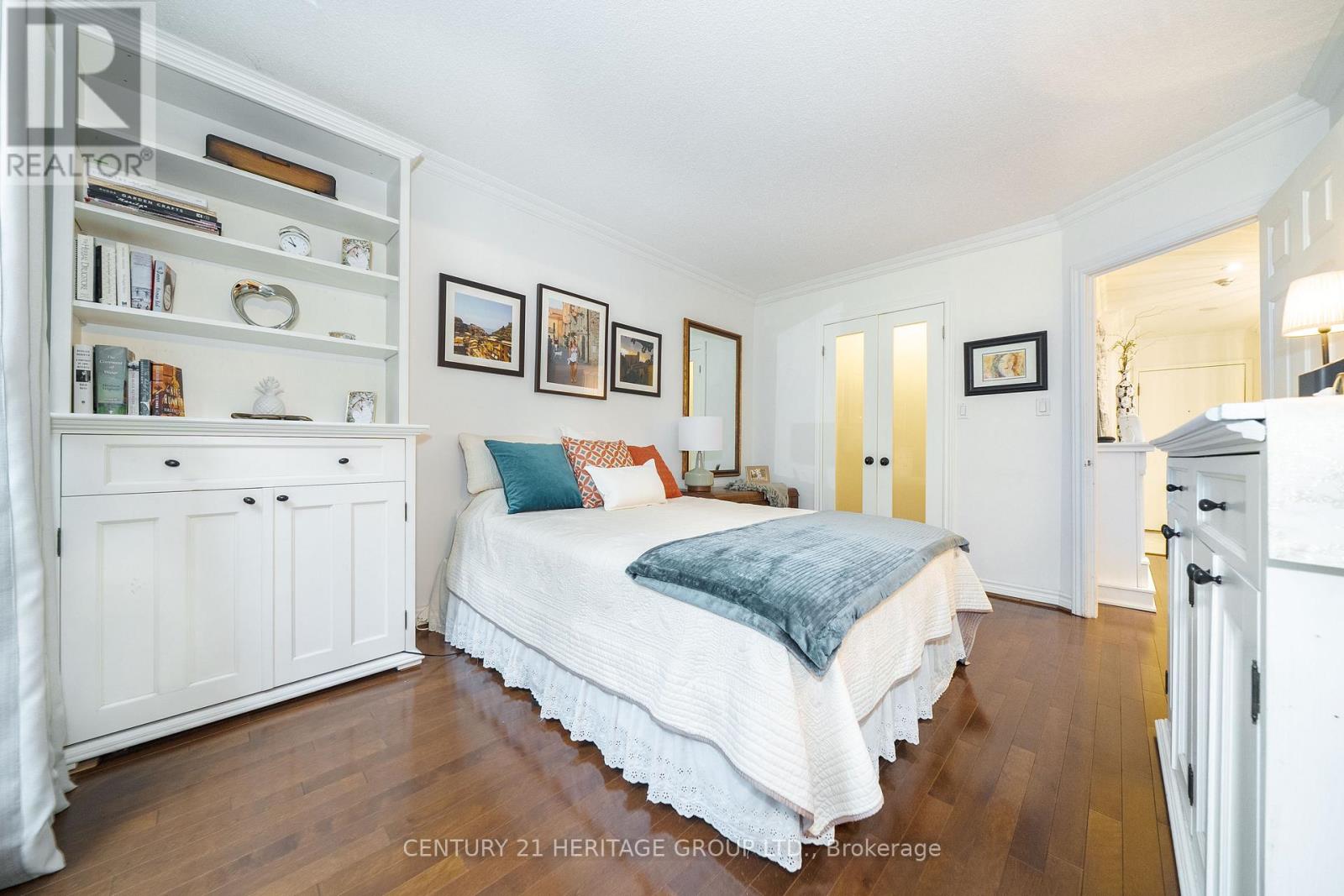 #146 24 SOUTHPORT STREET - 19