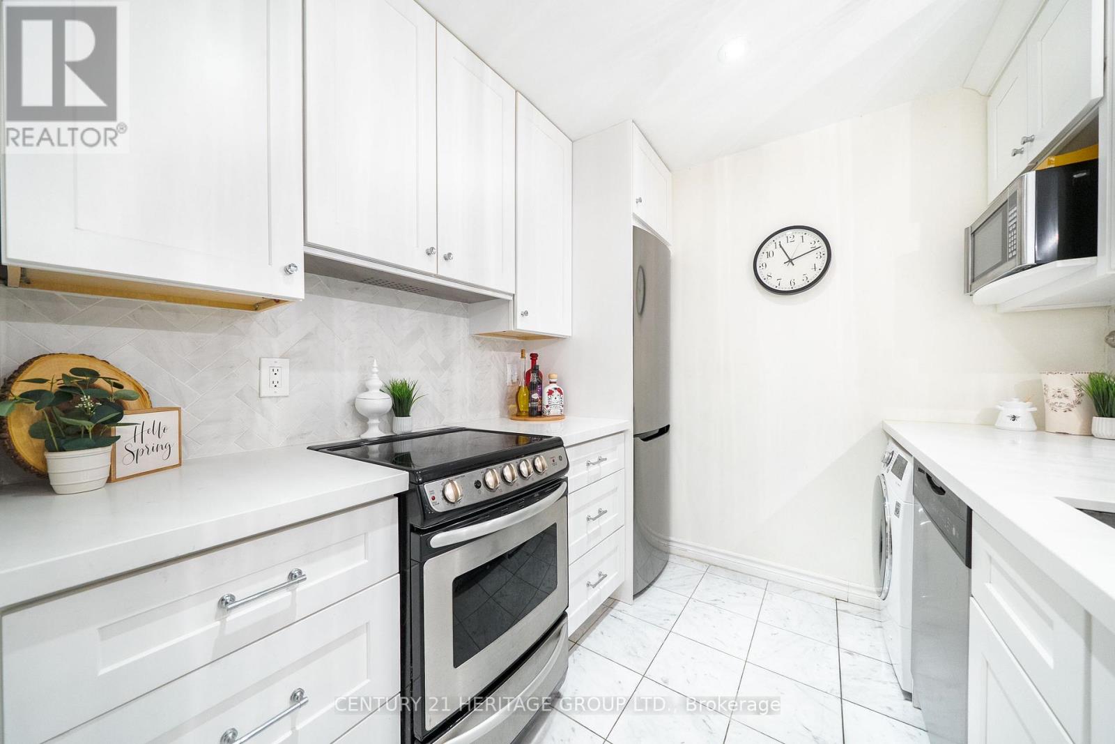 #146 24 SOUTHPORT STREET - 4
