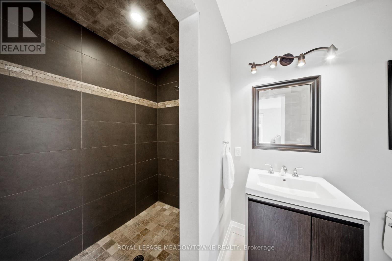 254 MAIN STREET S - 27
