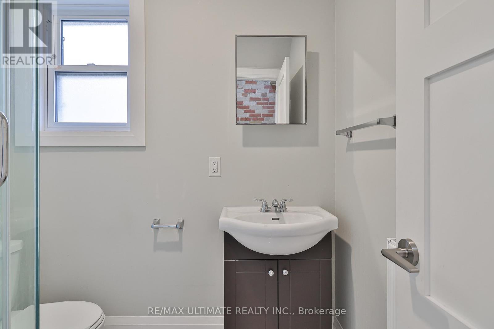 8 GRAFTON AVENUE - 32