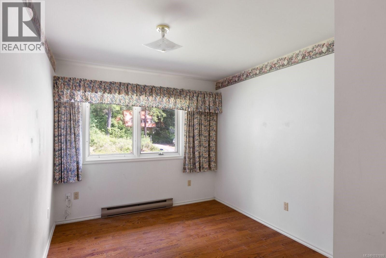 1219 Maple Ave N, North Saanich