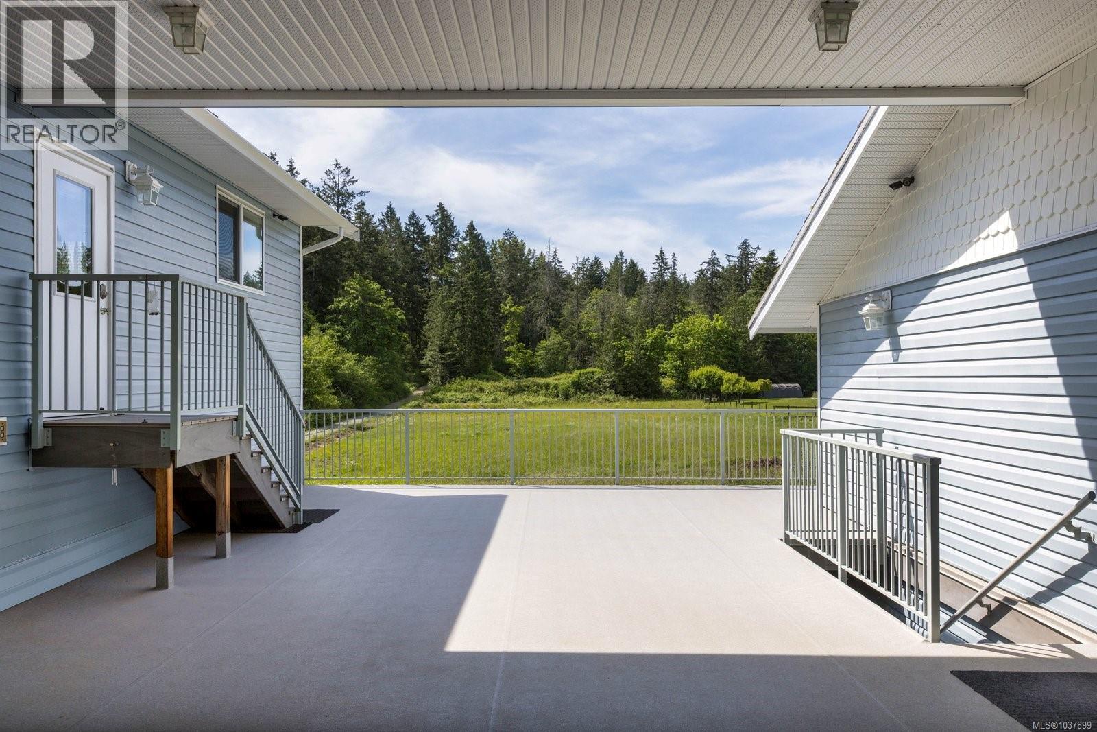1219 Maple Ave N, North Saanich