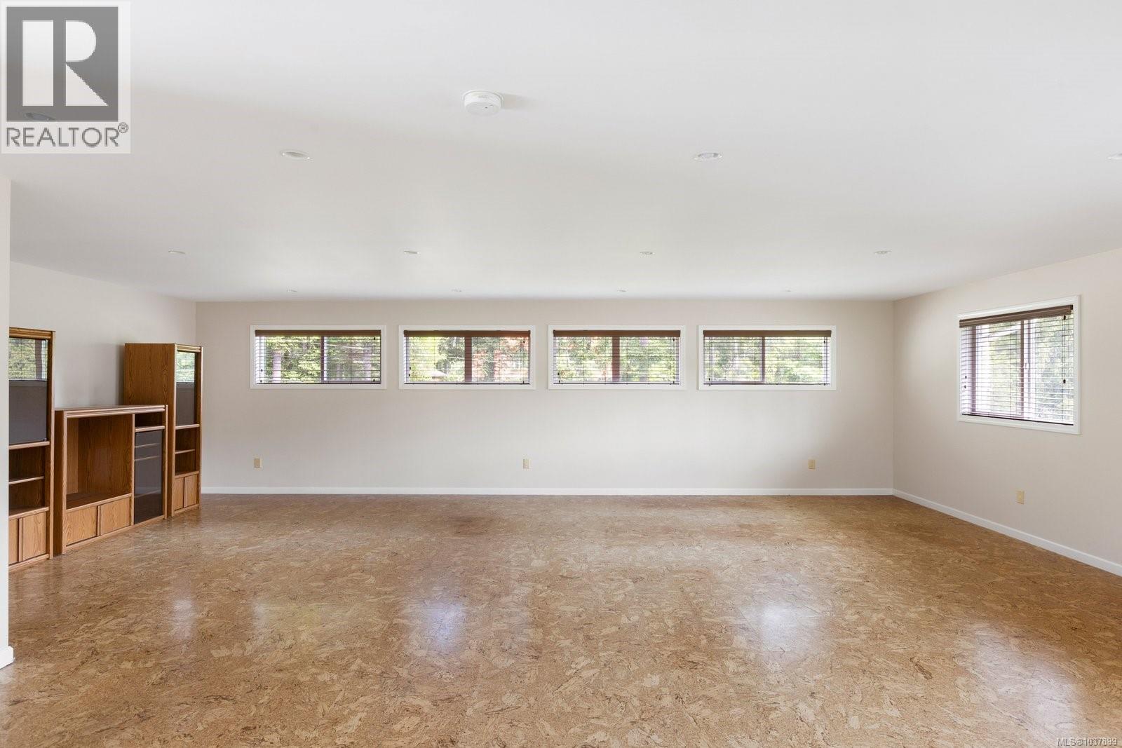 1219 Maple Ave N, North Saanich