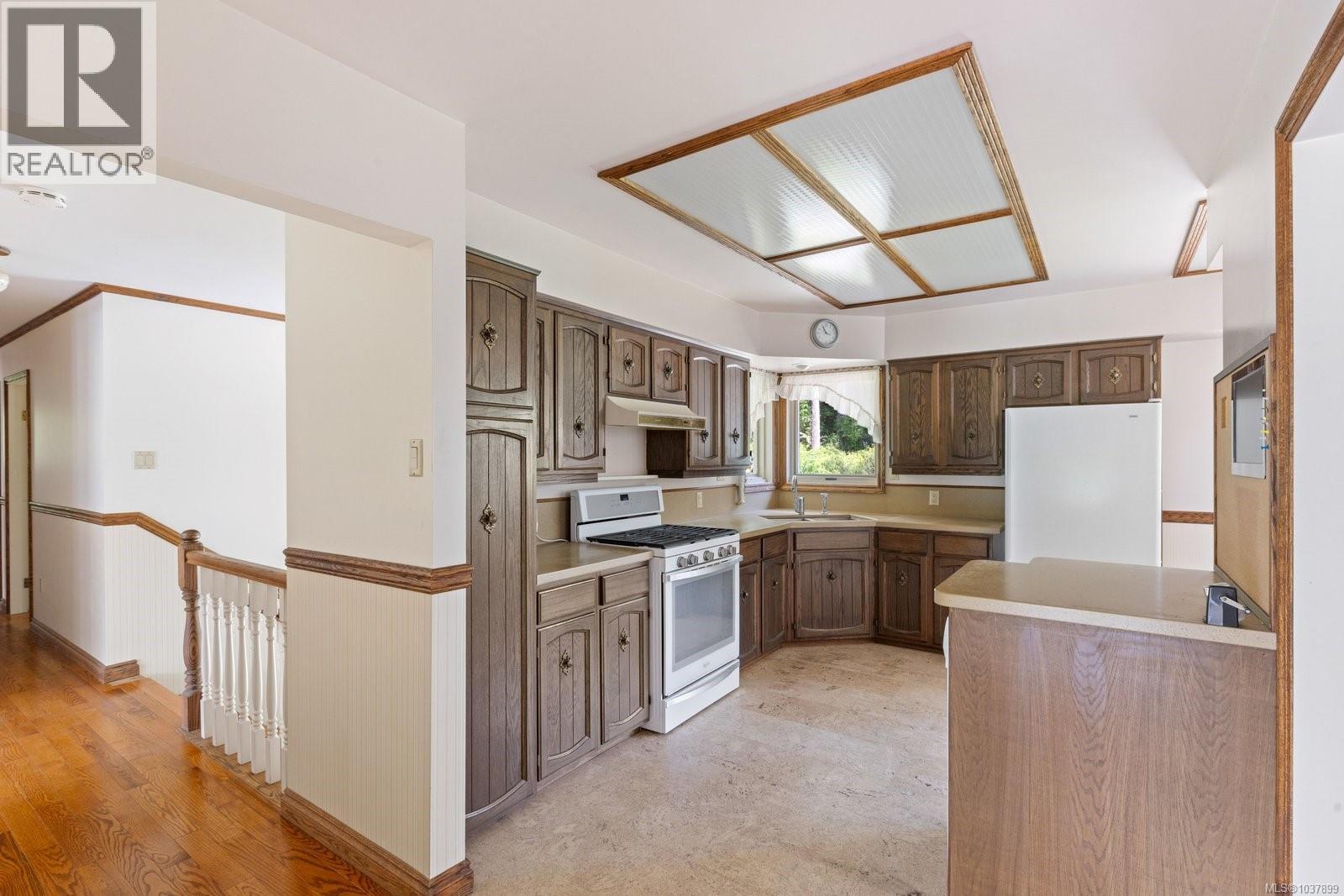 1219 Maple Ave N, North Saanich