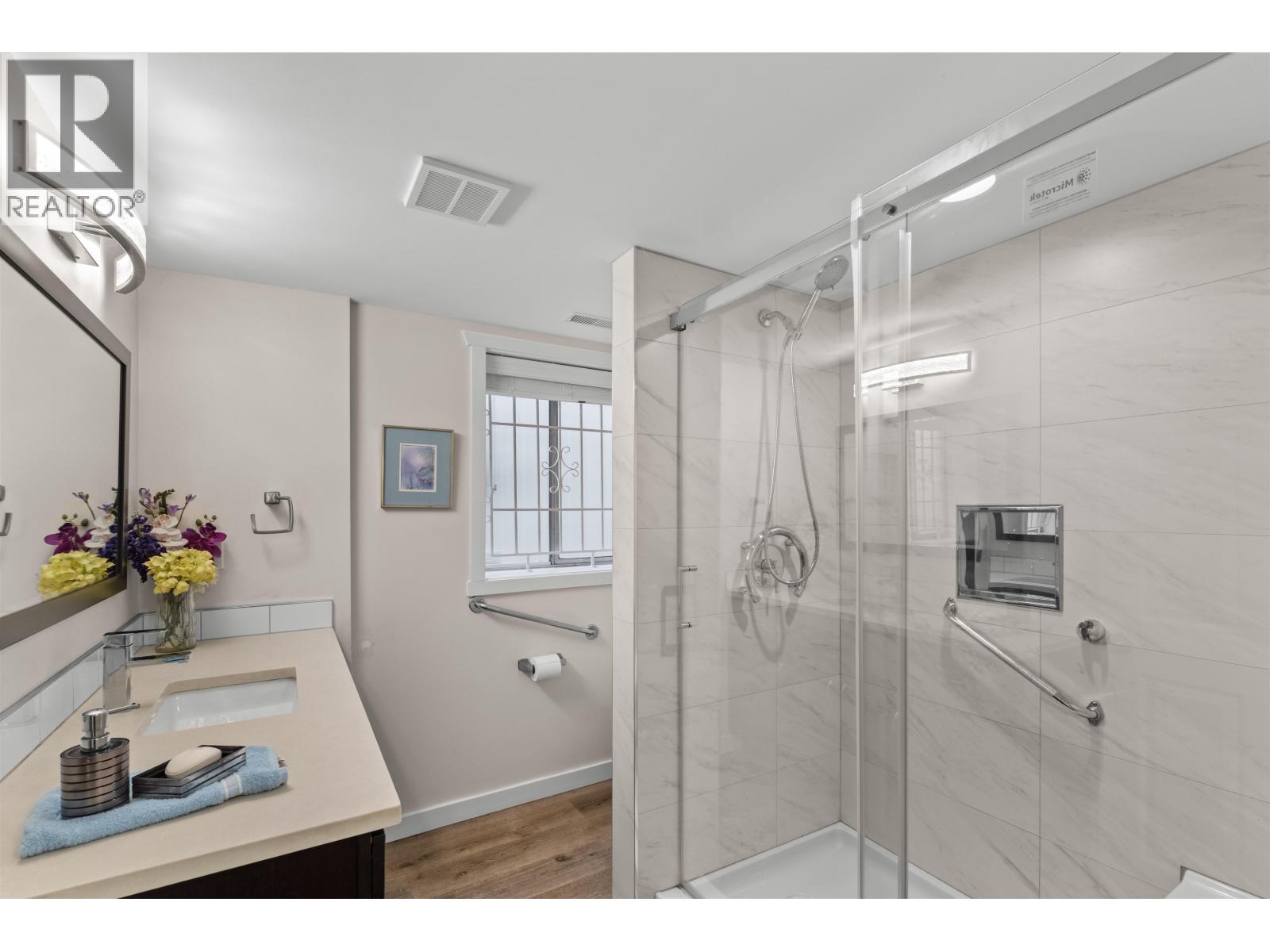 4 Bed, 2 Bath House for Sale in Vancouver – 2663 DUNDAS STREET, Vancouver - Image 2