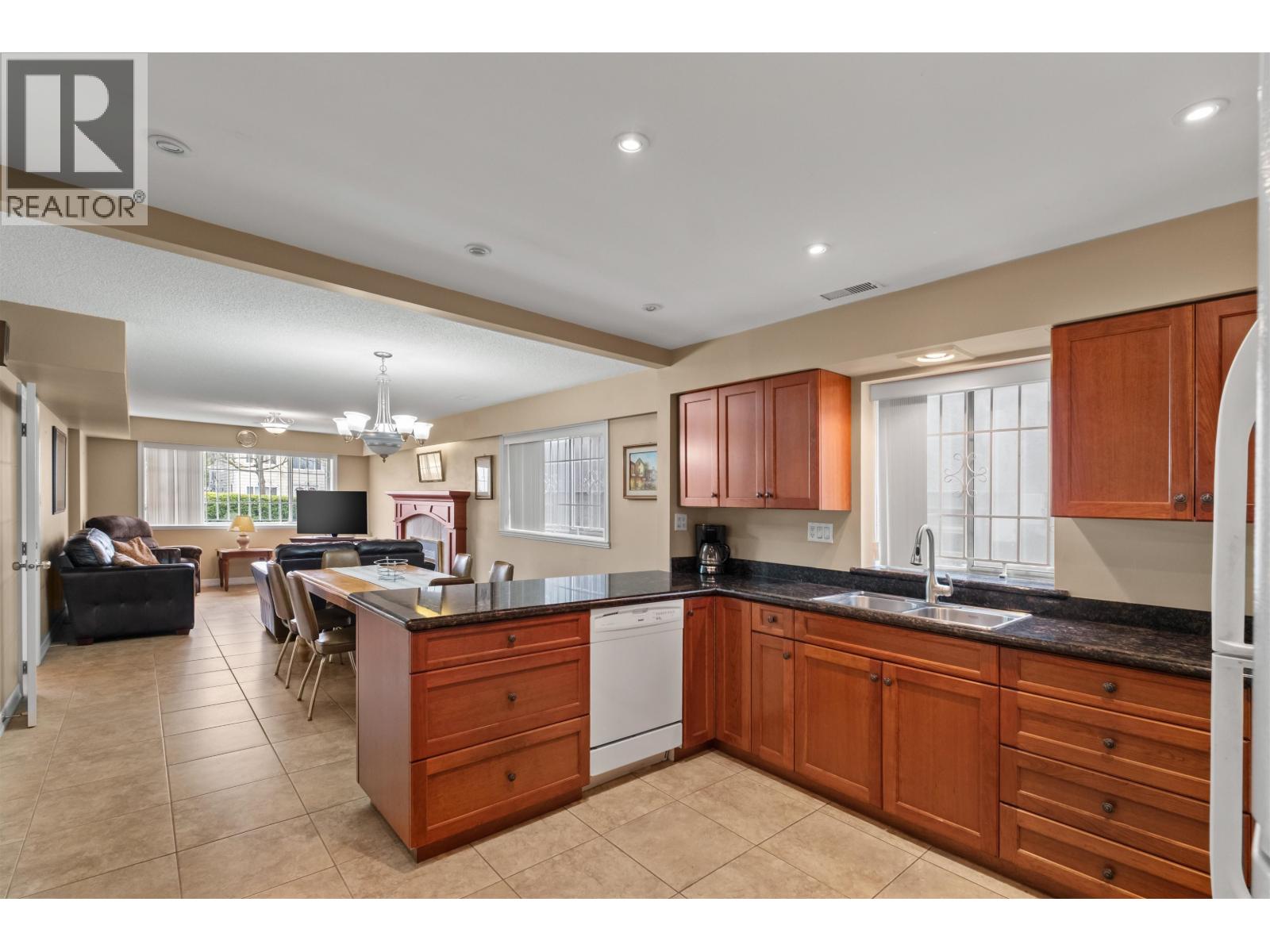 4 Bed, 2 Bath House for Sale in Vancouver – 2663 DUNDAS STREET, Vancouver - Image 12
