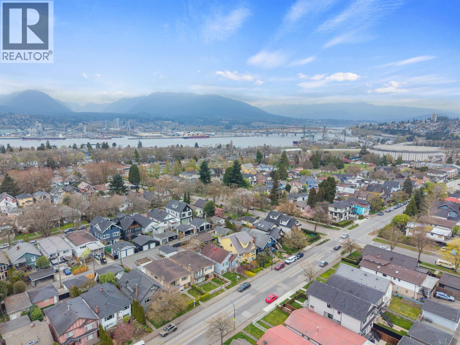 4 Bed, 2 Bath House for Sale in Vancouver – 2663 DUNDAS STREET, Vancouver - Image 9