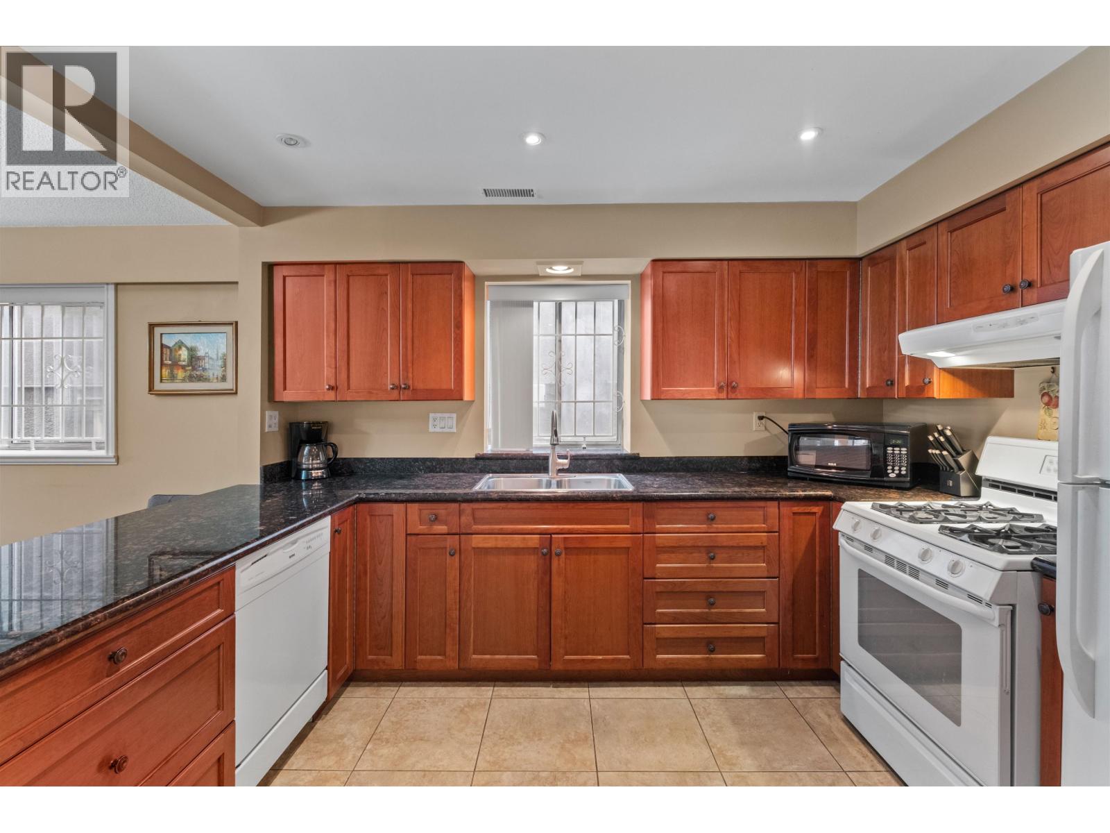 4 Bed, 2 Bath House for Sale in Vancouver – 2663 DUNDAS STREET, Vancouver - Image 6