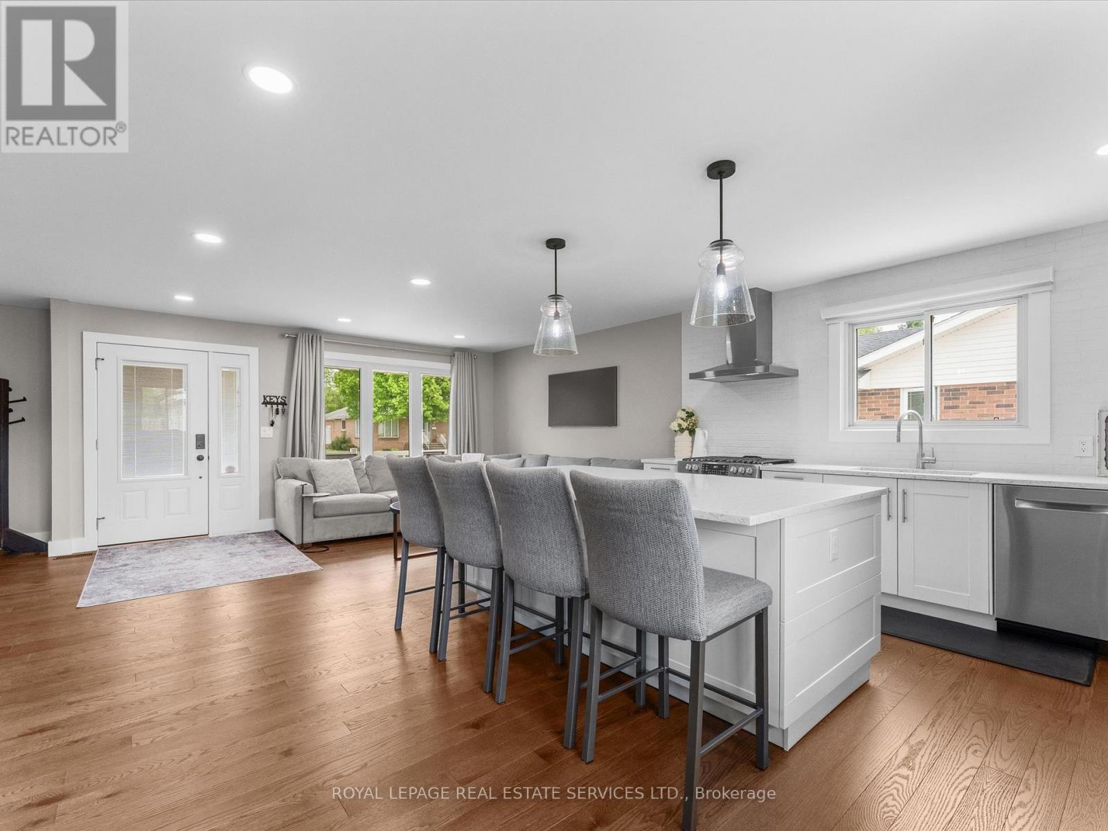24 WILLIAM AVENUE - 13