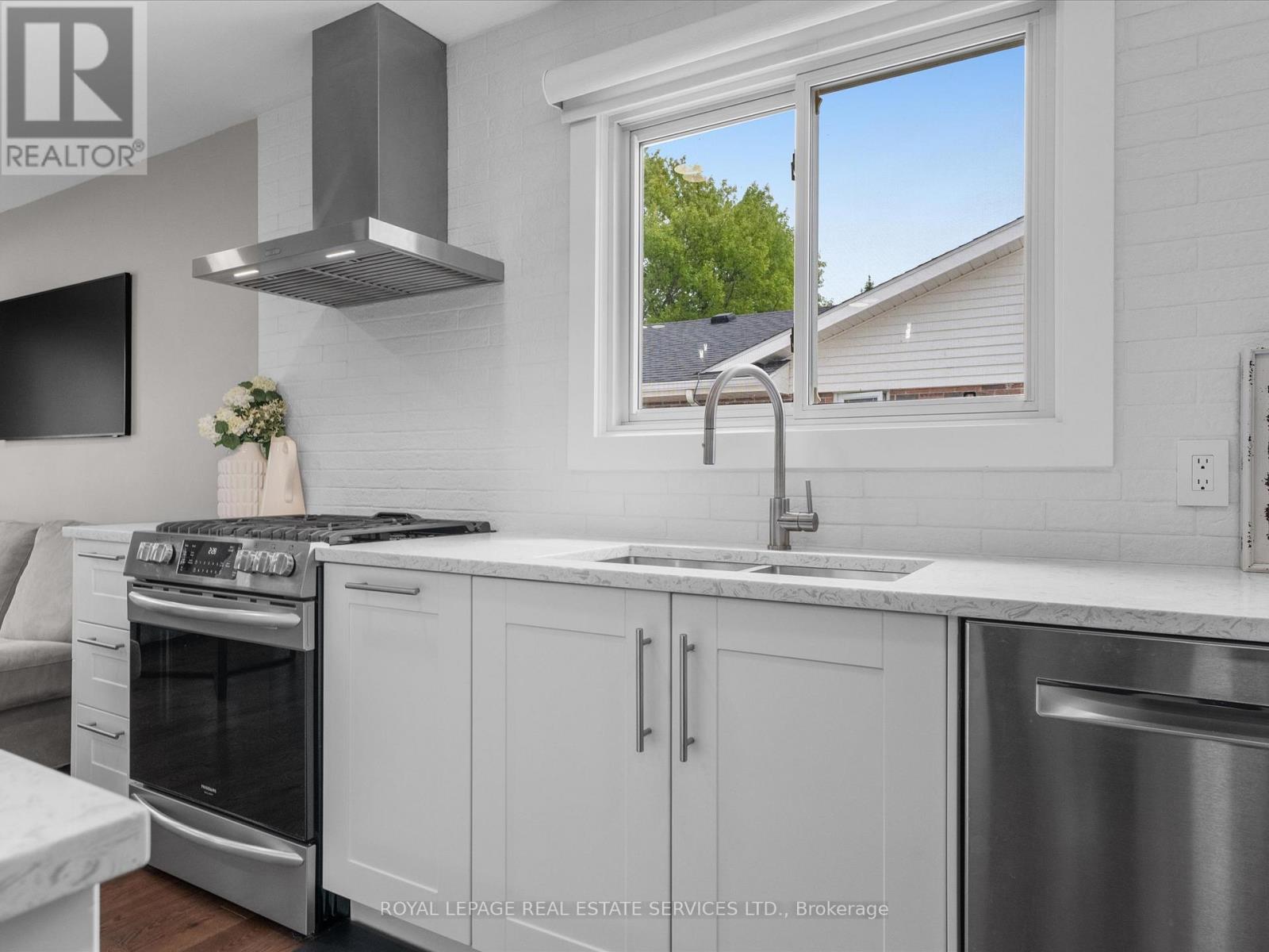 24 WILLIAM AVENUE - 14