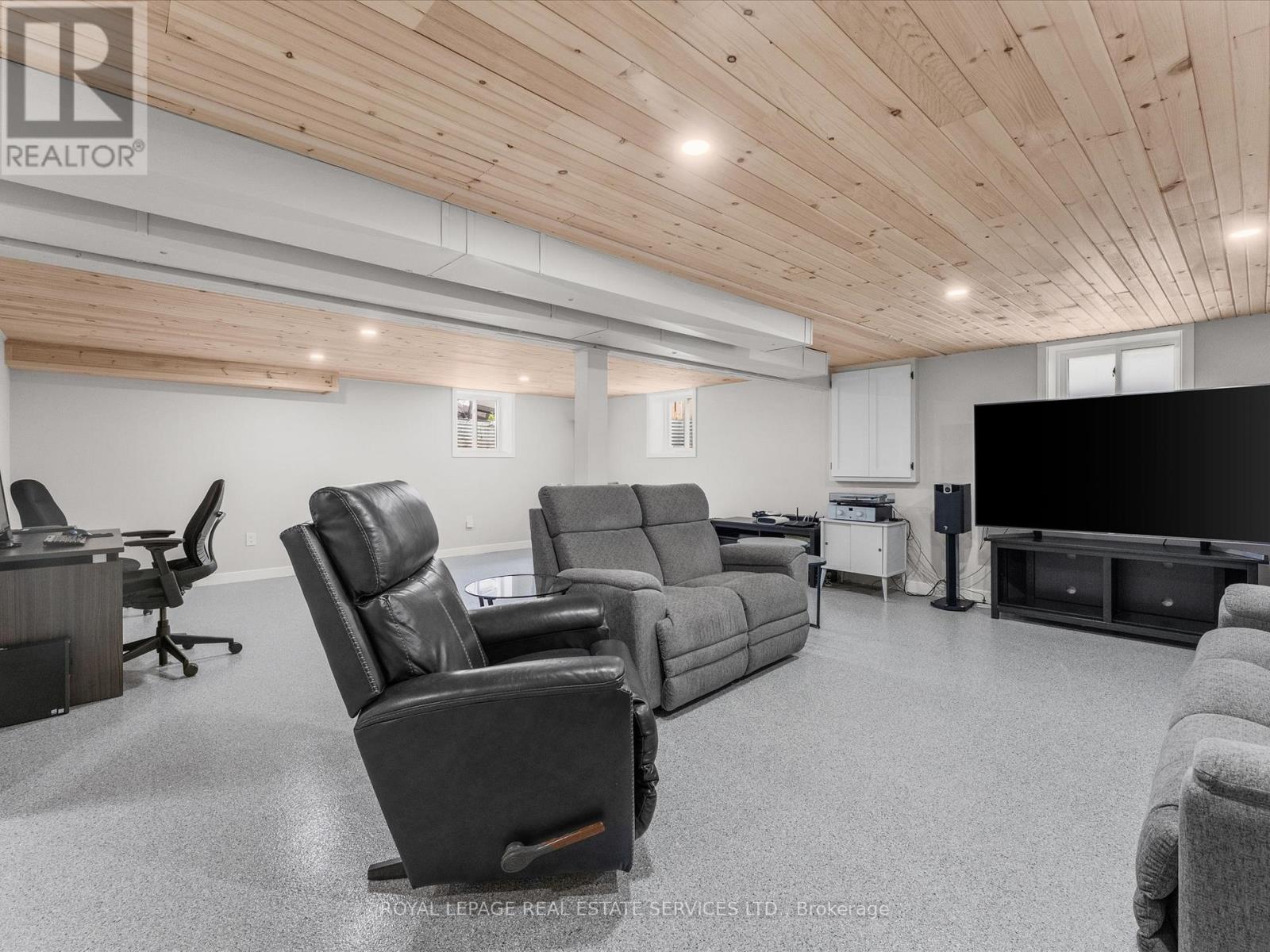 24 WILLIAM AVENUE - 21
