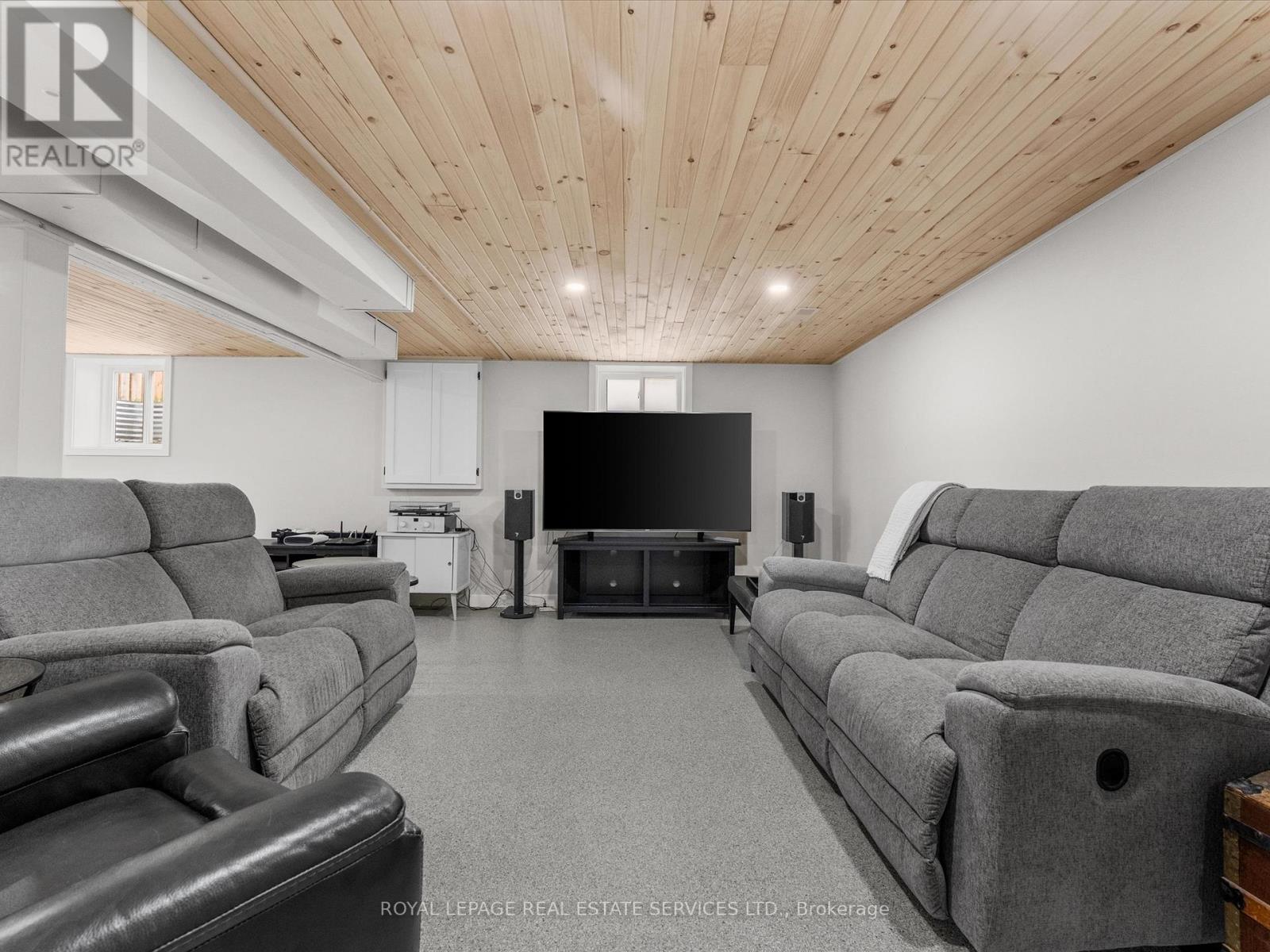24 WILLIAM AVENUE - 25