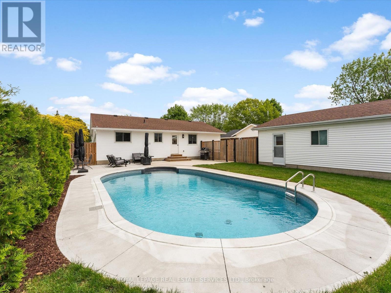 24 WILLIAM AVENUE - 33