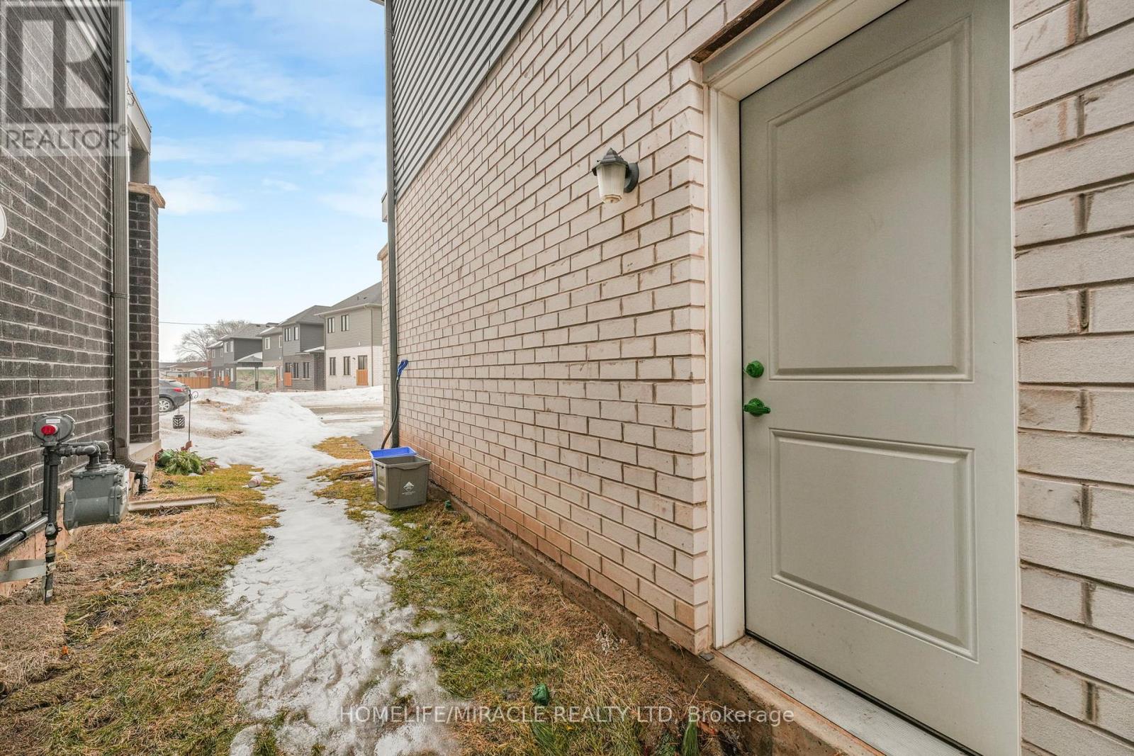 35 CAROLINE STREET - 42