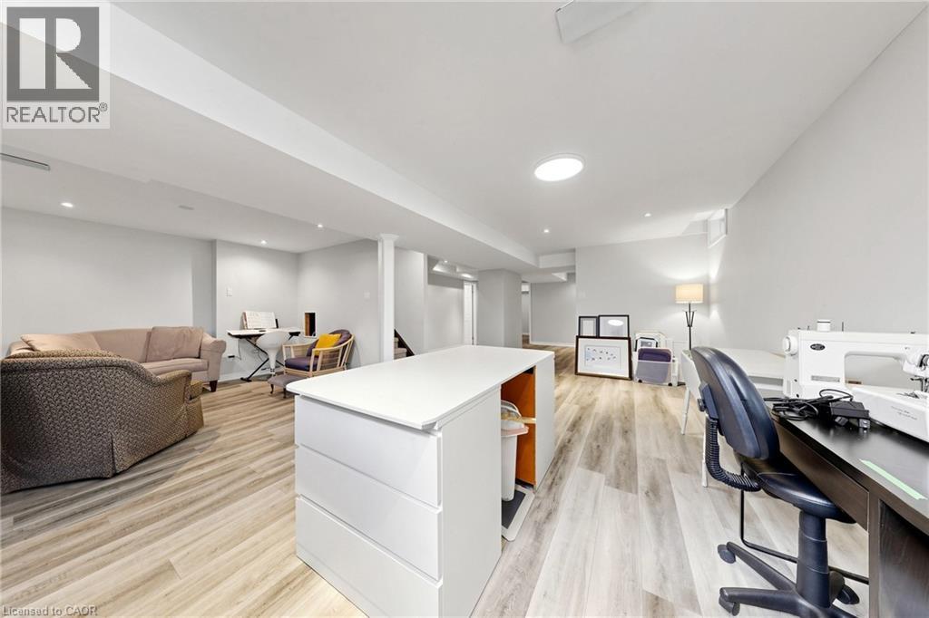 4176 SAUNDERS Crescent - 36