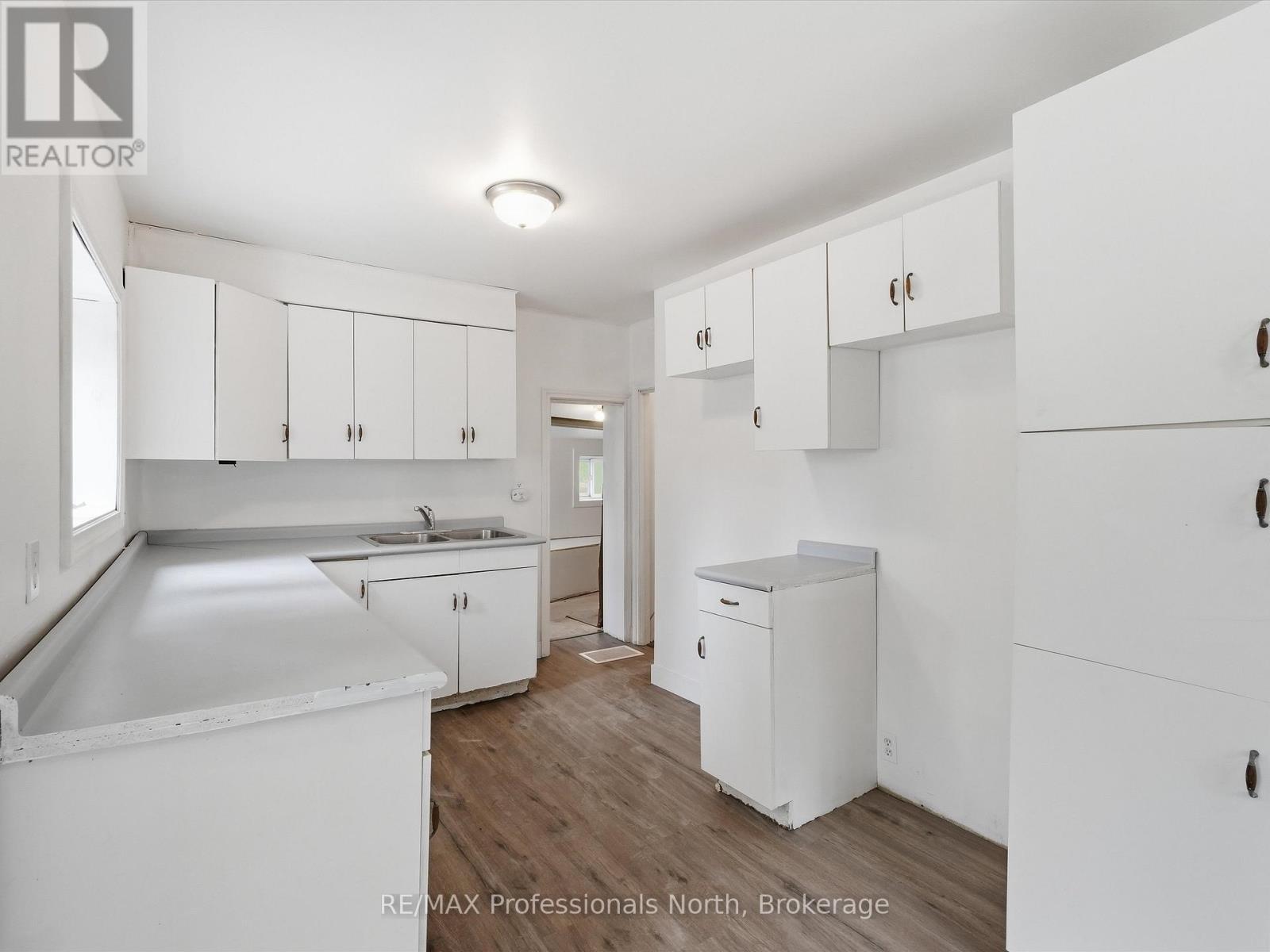 6 KITCHEN ROAD N