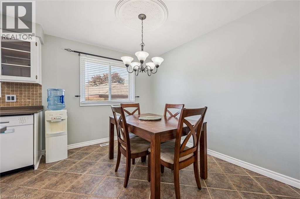 47 OAKHURST Crescent - 11