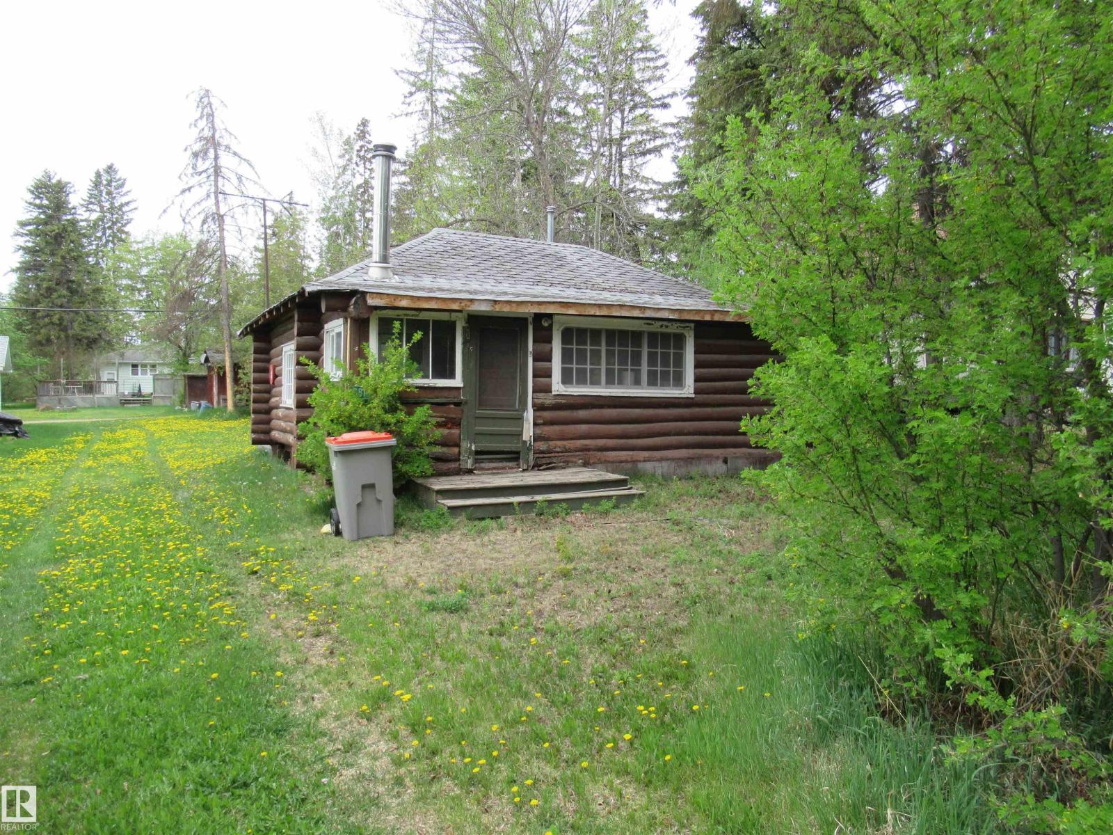 5817 49 ST - 1