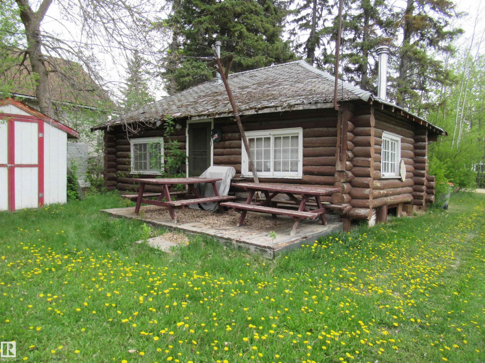 5817 49 ST - 3