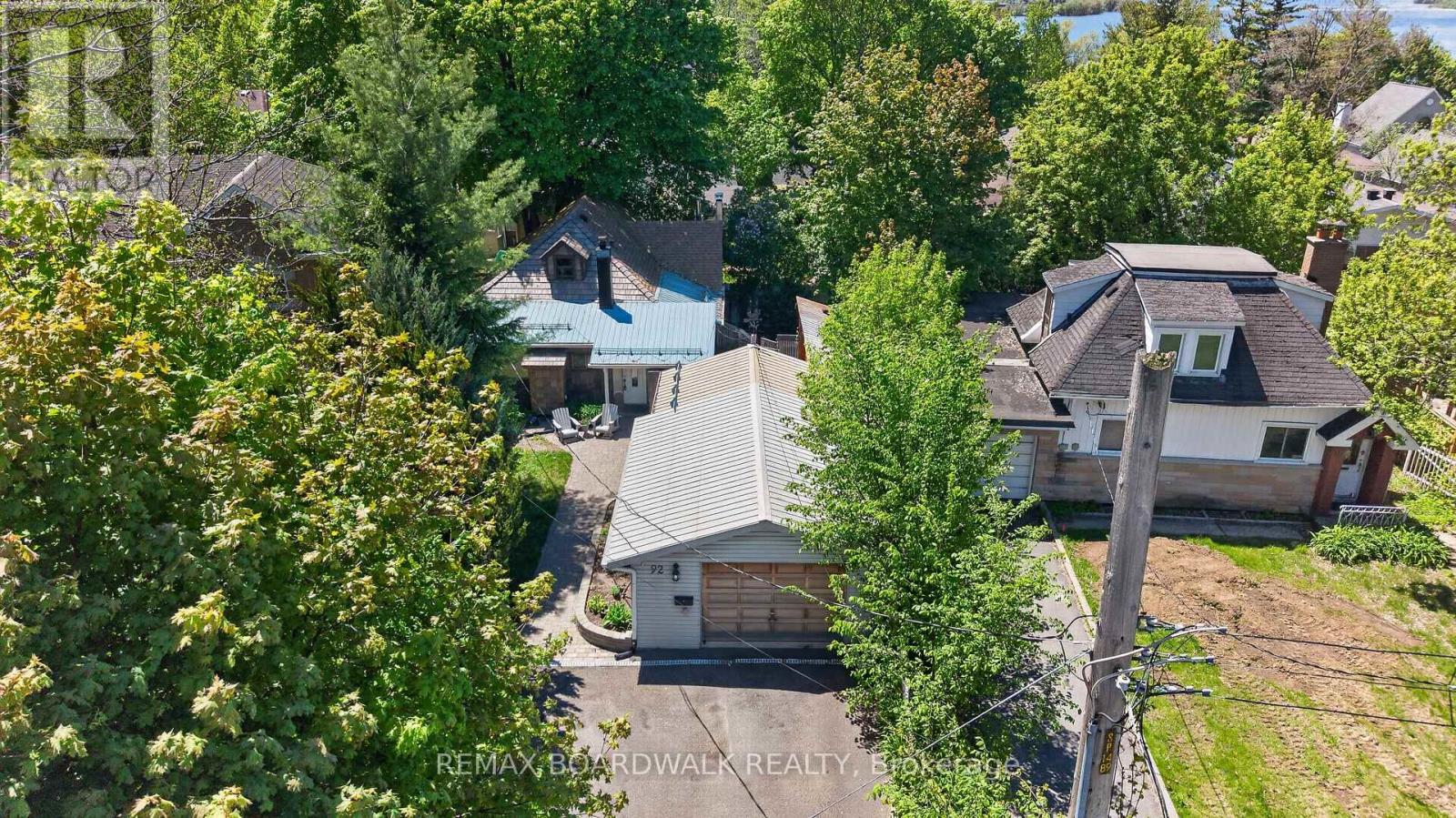 Located in a sought-after neighbourhood!
