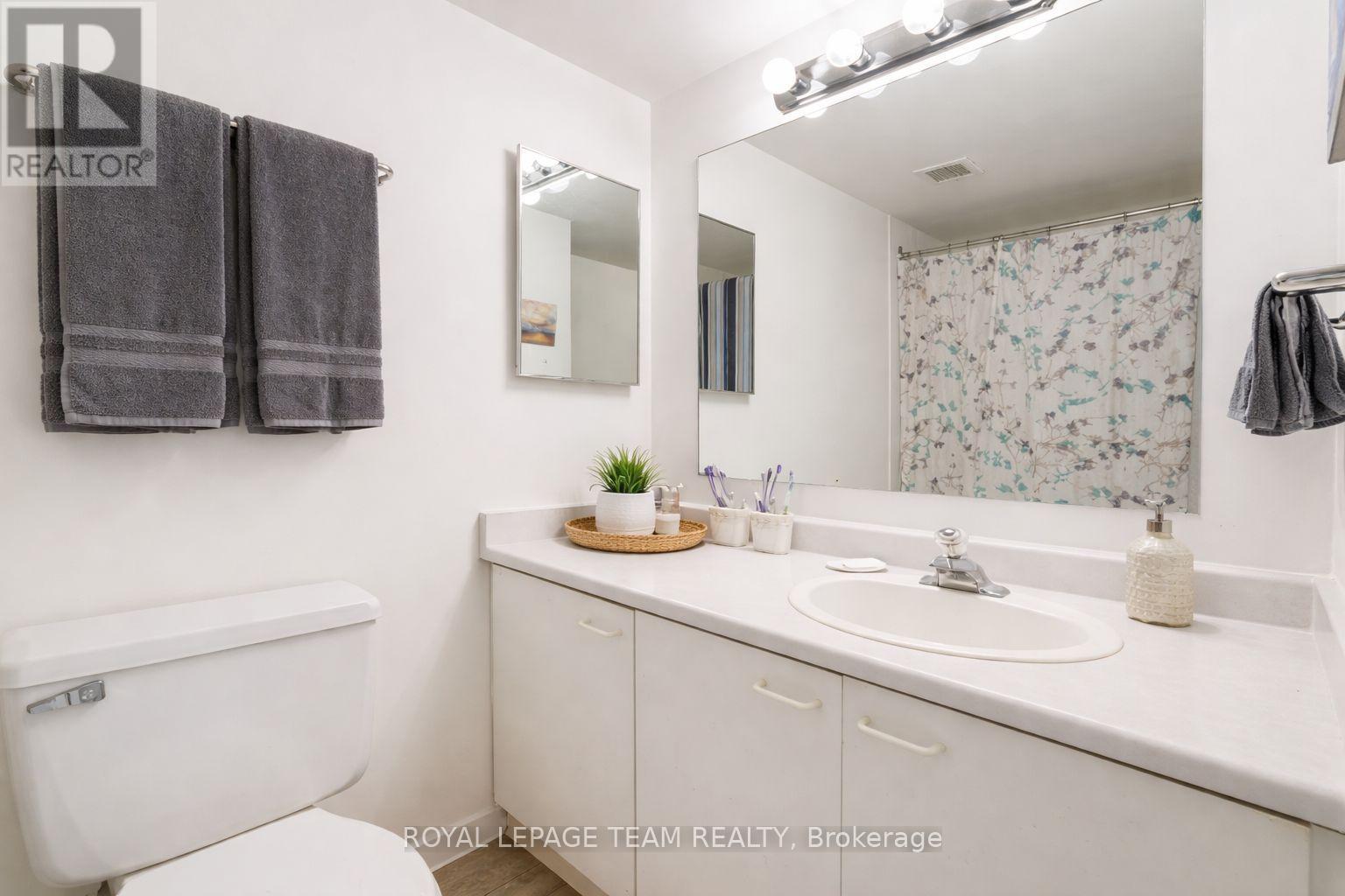 #1004 40 ARTHUR STREET E - 23