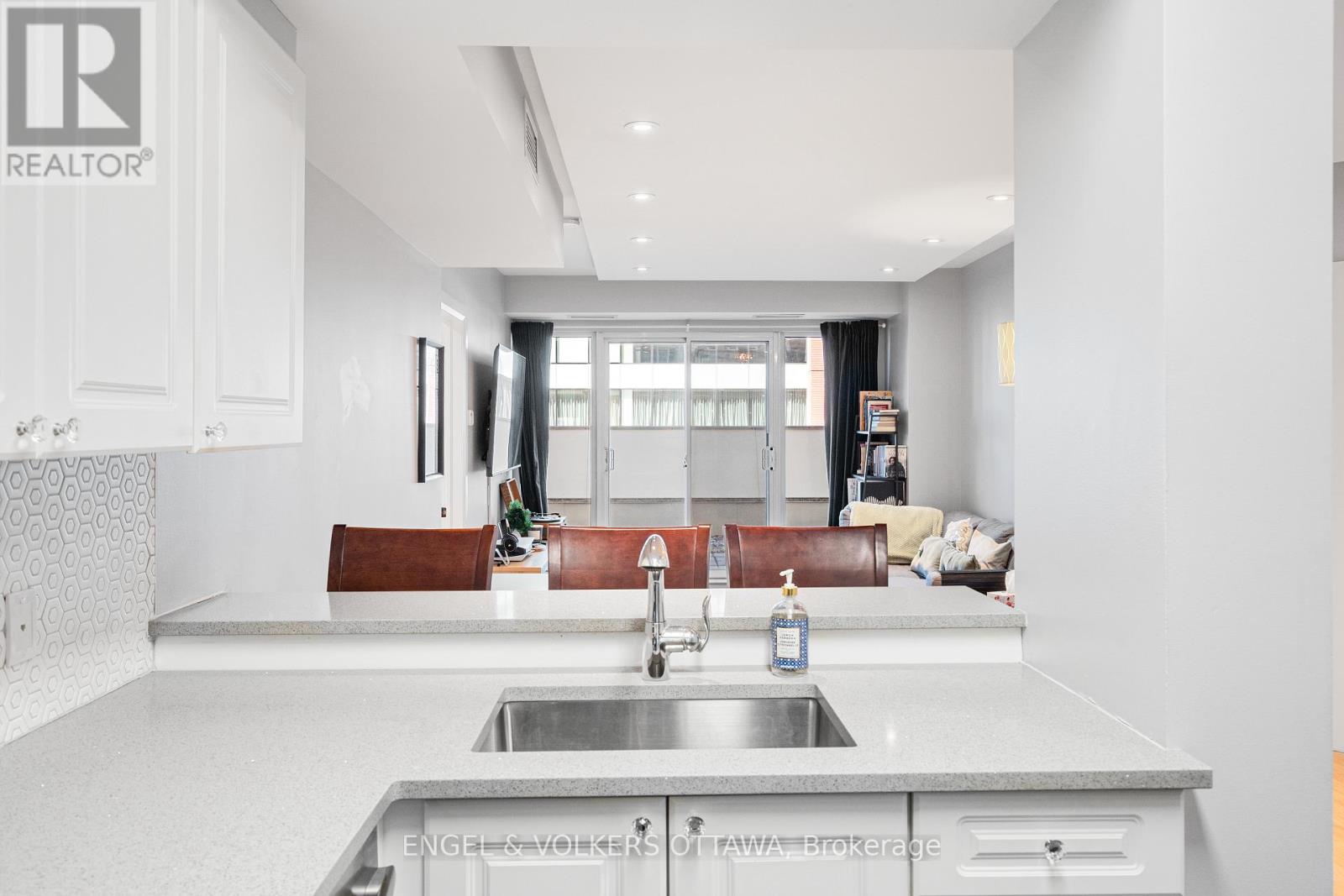 #202 200 RIDEAU STREET - 10