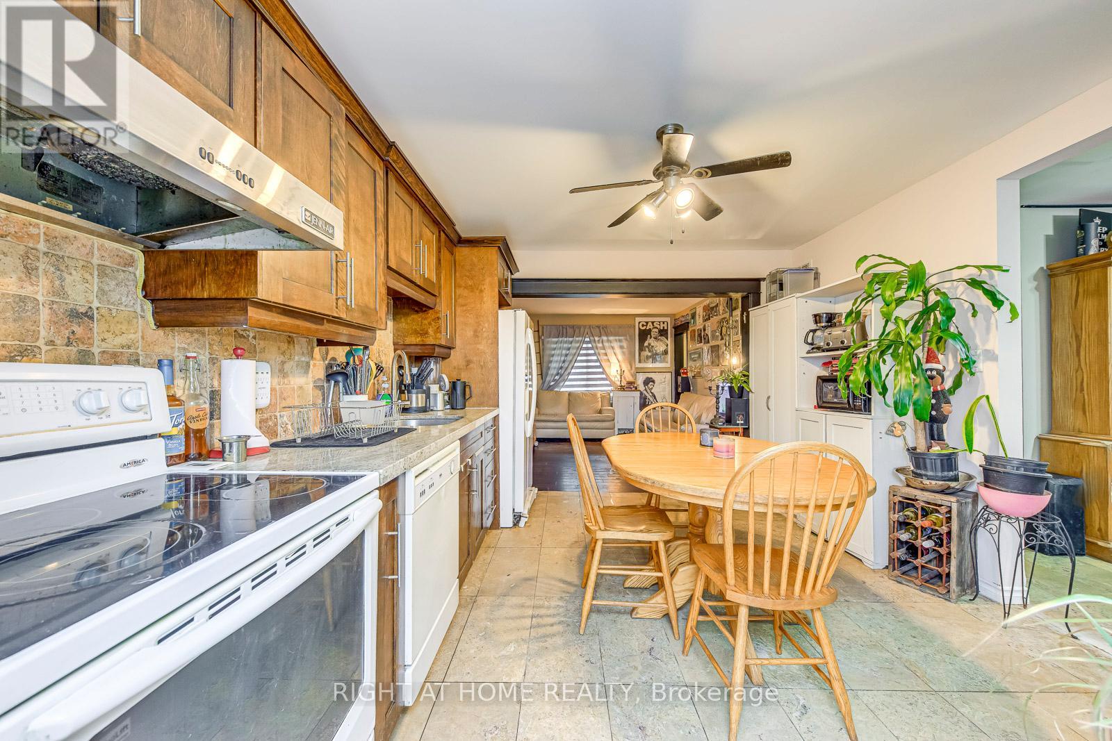 64 WEXFORD AVENUE N - 13