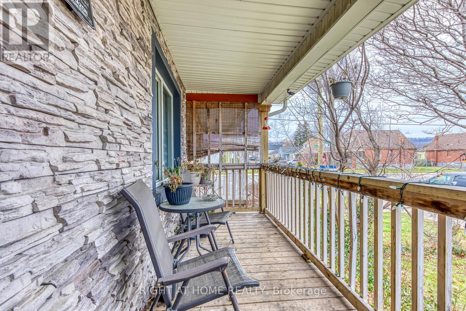 64 WEXFORD AVENUE N - 28