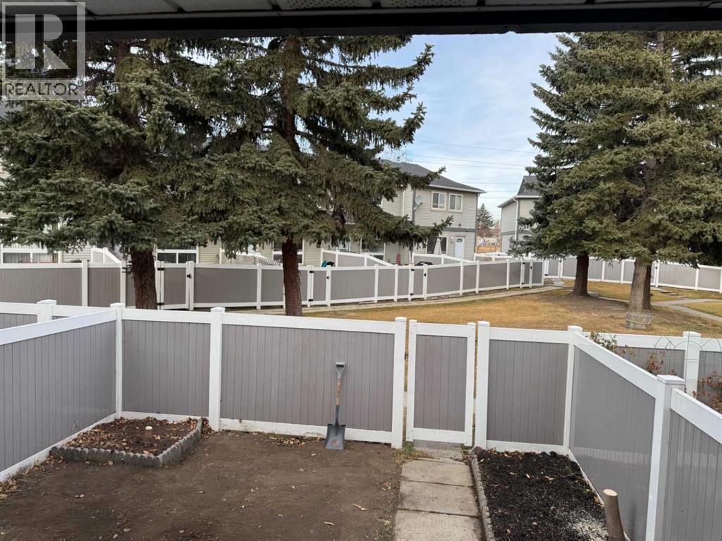 #8 220 Erin Mount Crescent SE - 8