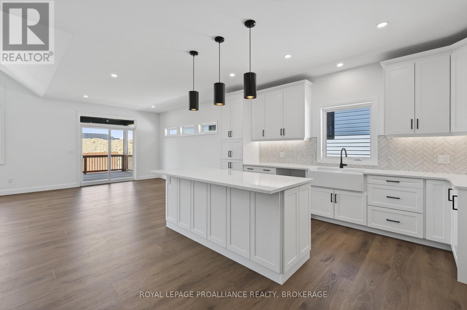 190 JEAN DRIVE - 7