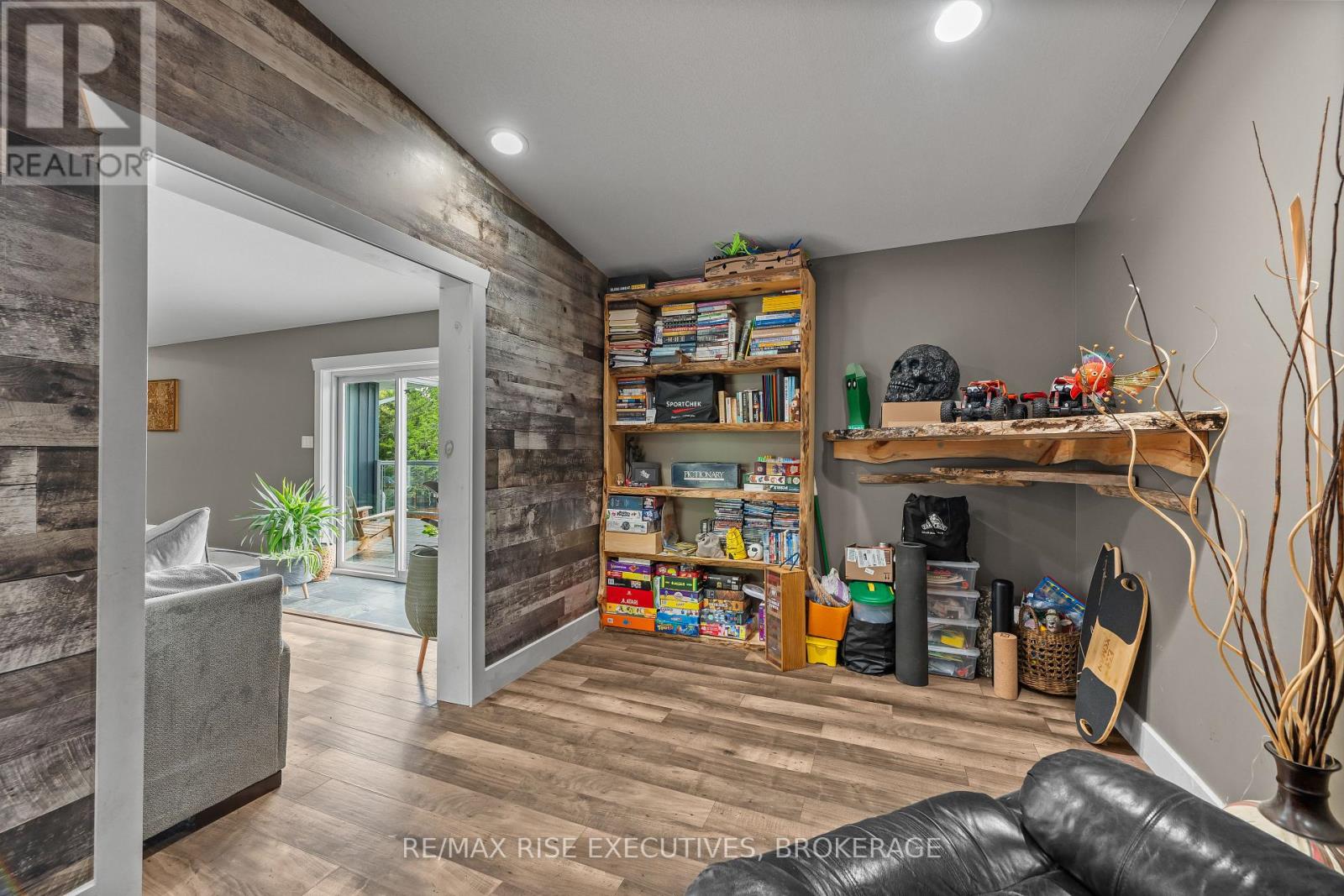 801 CAMP LANE - 31