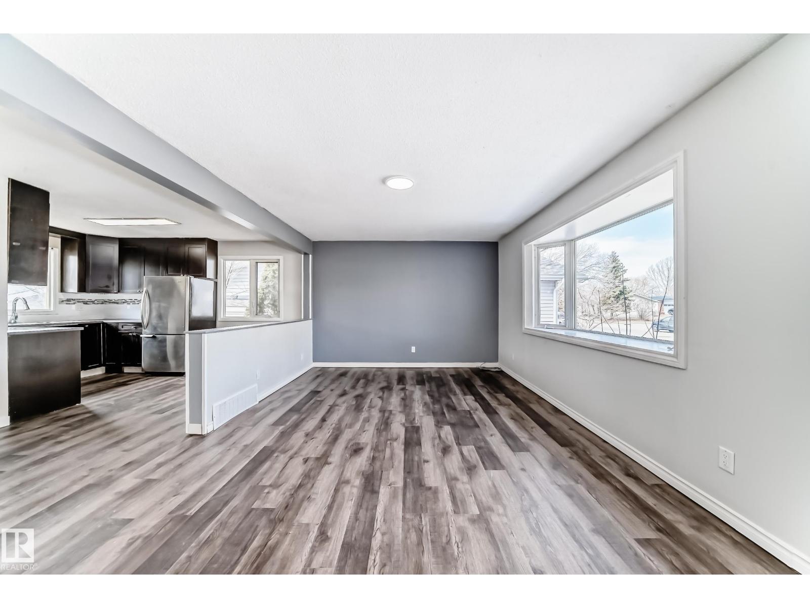 8615 42A AV NW - 9