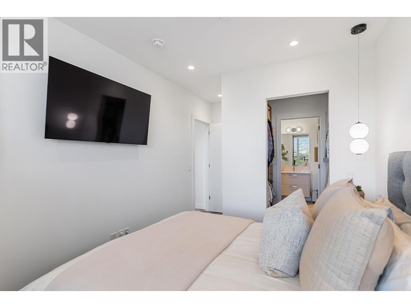 707 3340 Lakeshore Road, Kelowna