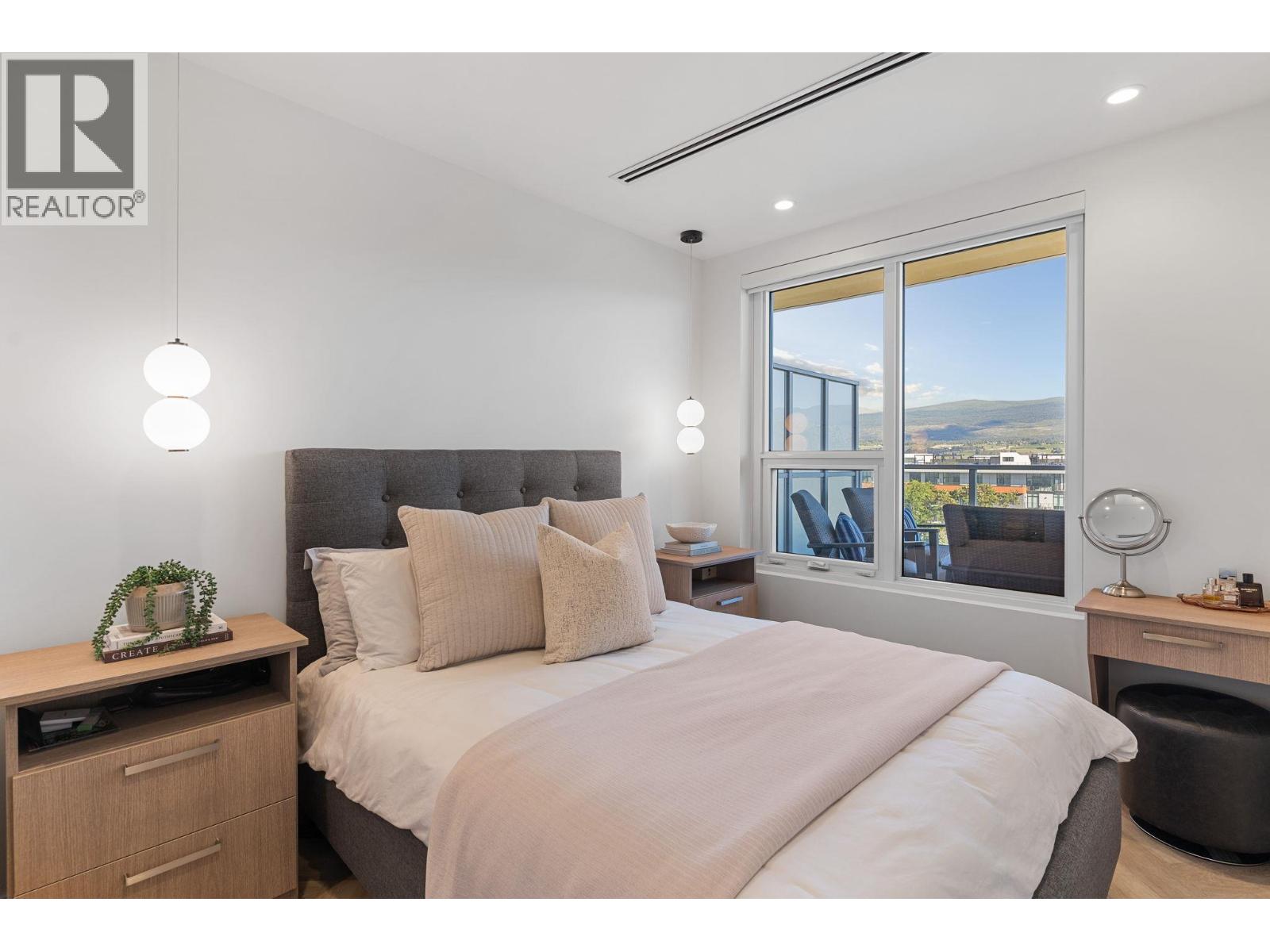 707 3340 Lakeshore Road, Kelowna