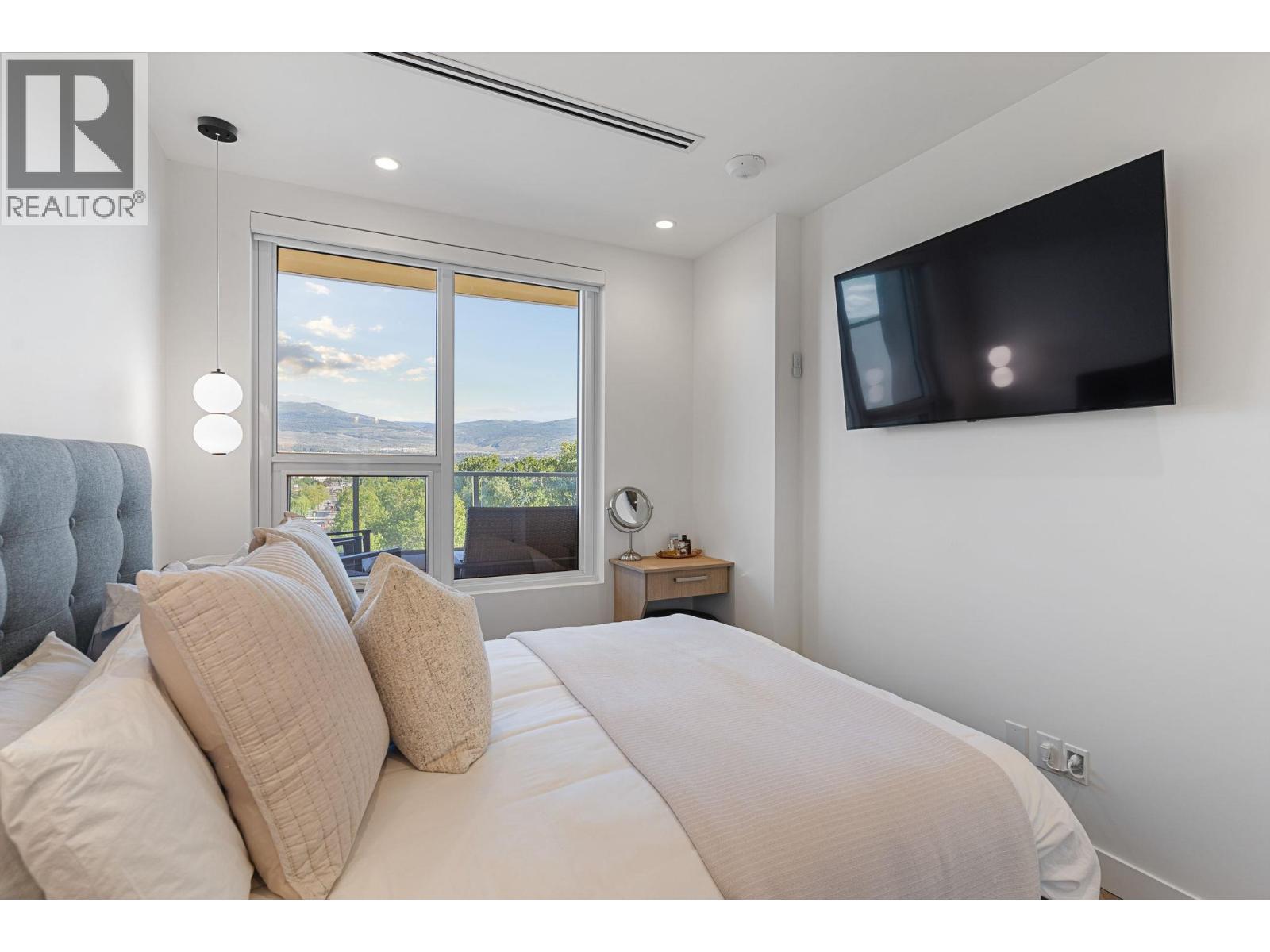 707 3340 Lakeshore Road, Kelowna